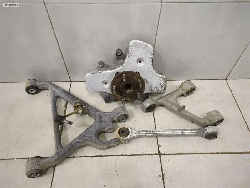 Left Rear Hub Brand/Model: ASTON MARTIN VANTAGE
Year: 2006
En...