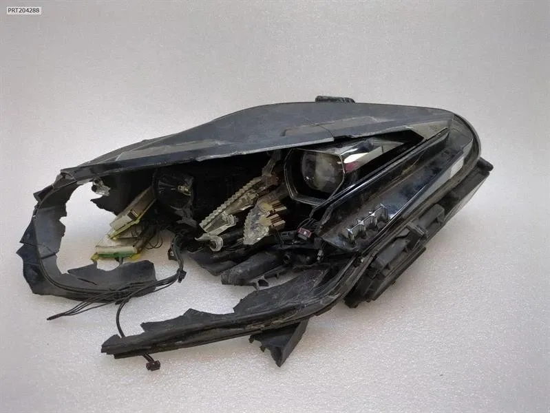 Left Headlamp Brand/Model: LAMBORGHINI HURACAN
Year: 2024
Eng...