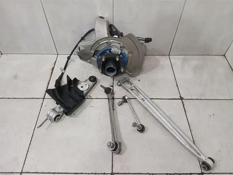 Porsche Boxster (981) Right Rear Hub