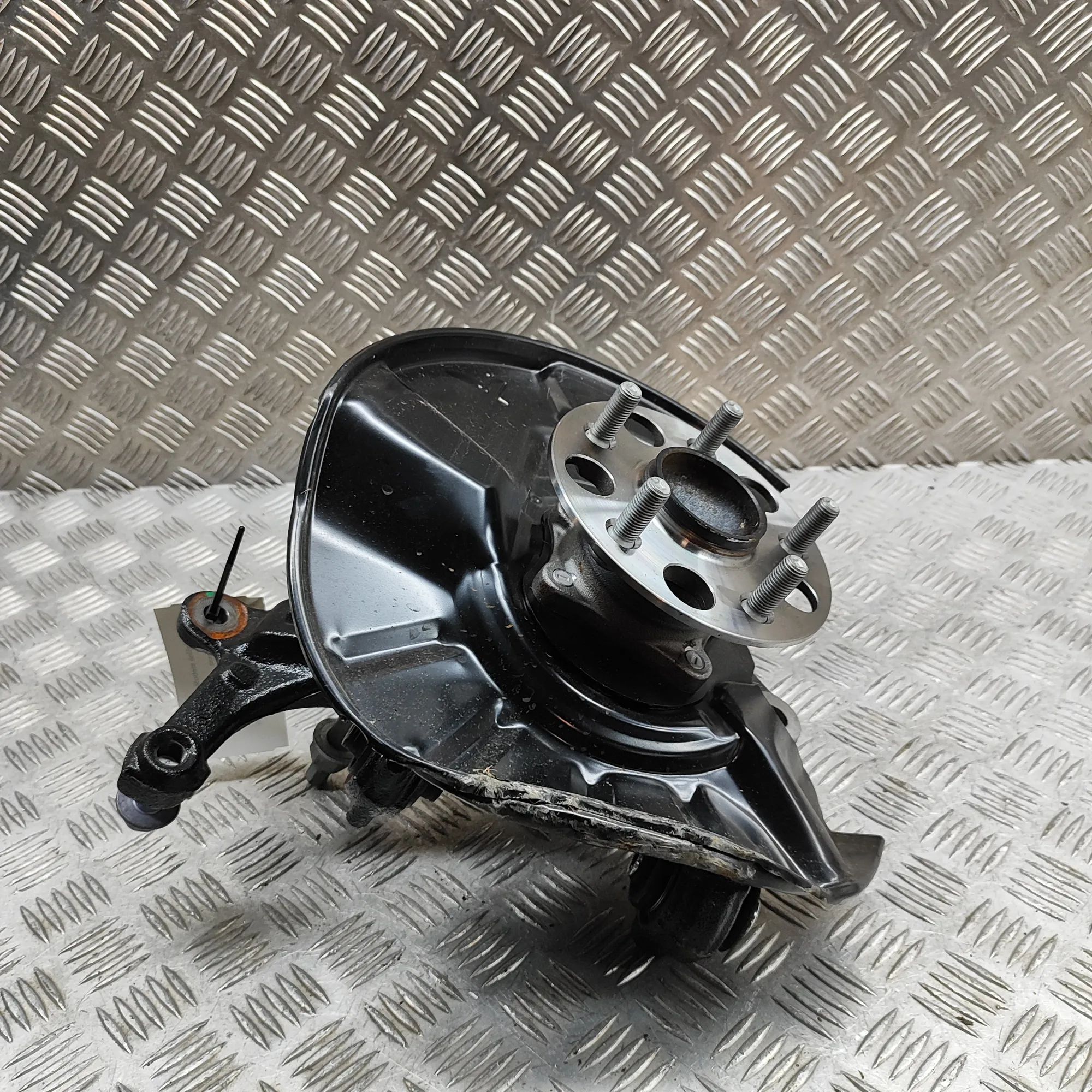 Toyota C-HR Rear Left Wheel Hub Spindle Rear Left Wheel Hub Spindle — TOYOTA C-HR (_X2_...