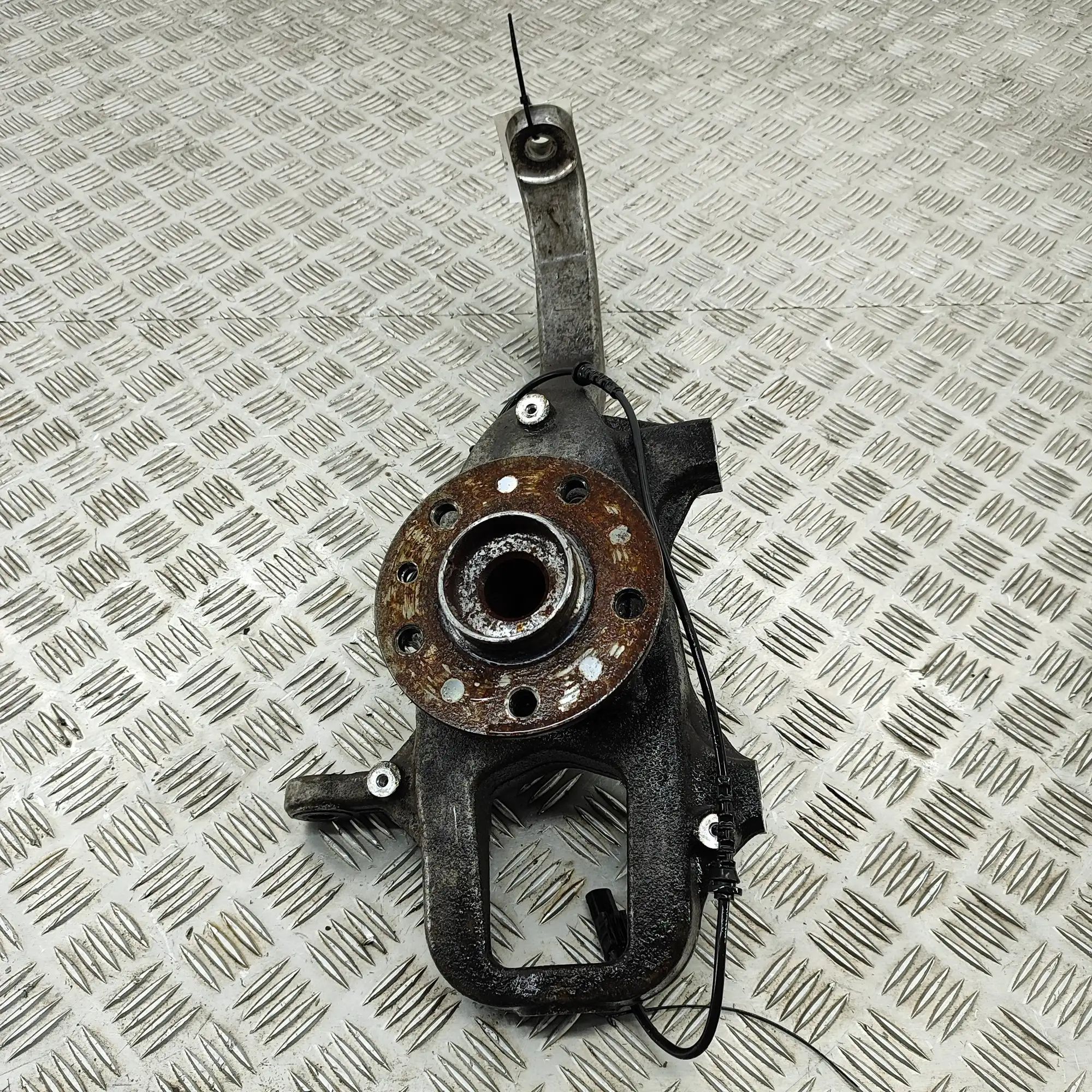 Maserati Ghibli Front Right Wheel Hub Front Right Wheel Hub — MASERATI GHIBLI (M157) ...