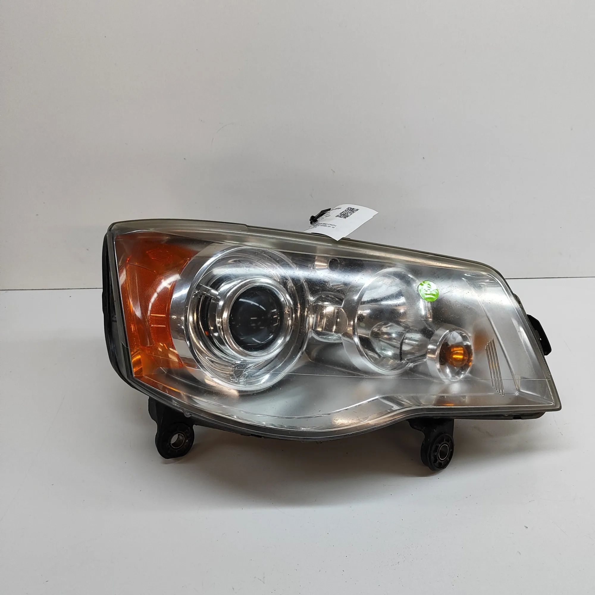 Chrysler Grand Voyager / Town & Country Front Right Headlight Front Right Headlight — CHRYSLER GRAND (VOYAGER...
