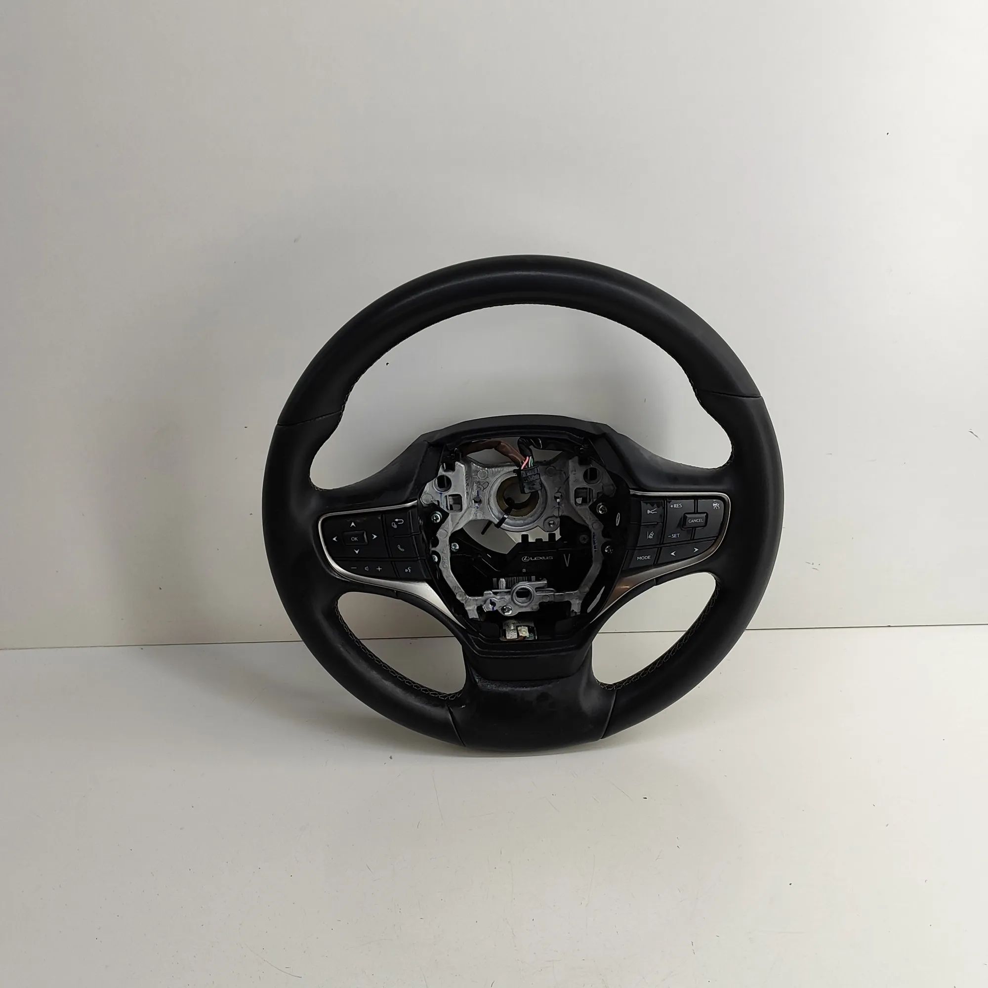 Lexus UX steering wheel
