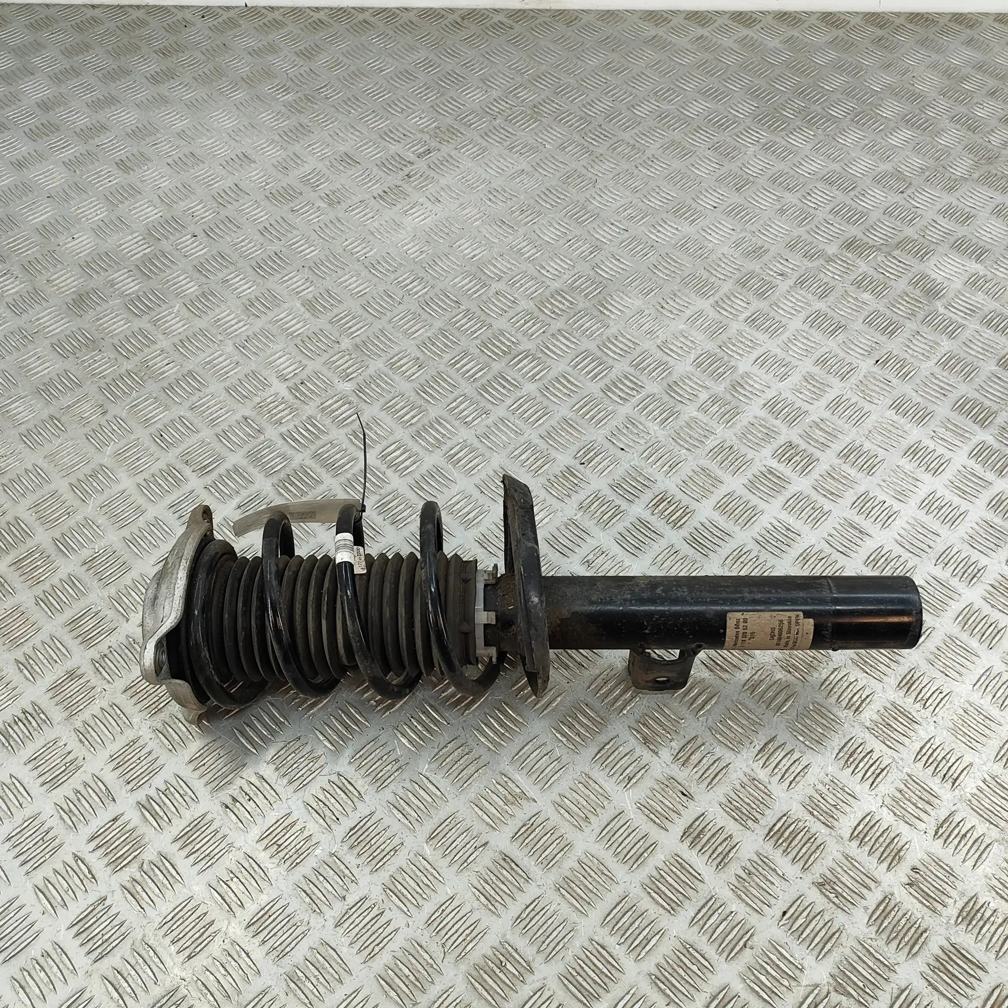 Mercedes-Benz CLA (C118) Shock absorber — front right Shock absorber — front right — MERCEDES BENZ CL...