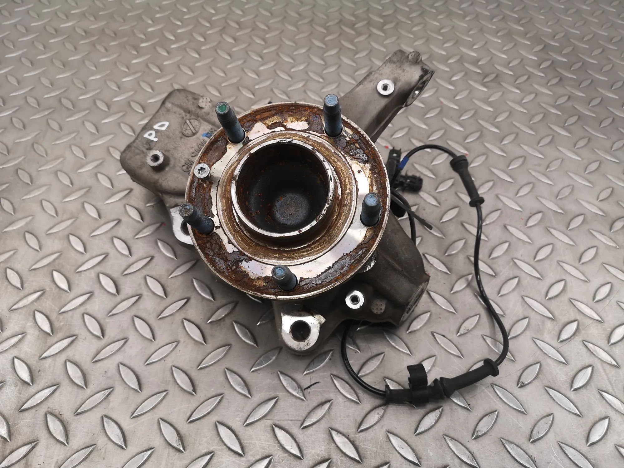 Chevrolet Corvette (C7) Front Right Wheel Hub Front Right Wheel Hub — CHEVROLET CORVETTE (C7)...