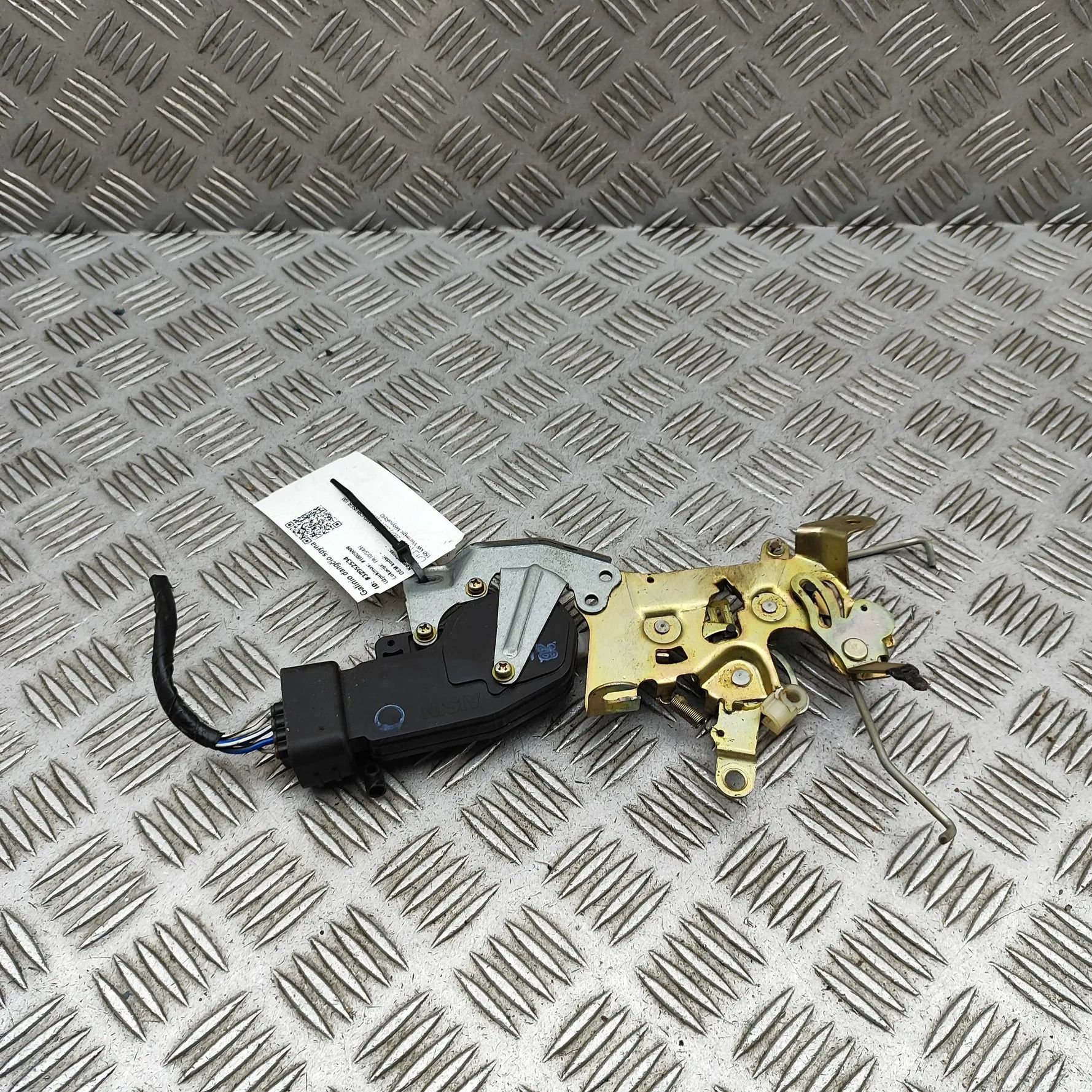Toyota Land Cruiser 100 Tailgate Boot Lock Tailgate Boot Lock — TOYOTA LAND CRUISER 100 (1...
