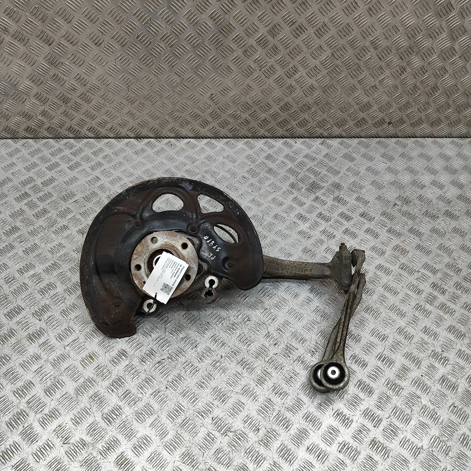 Audi A5 (B8) Front Left Wheel Hub Front Left Wheel Hub — AUDI A5 (B8) (2007-2016)...