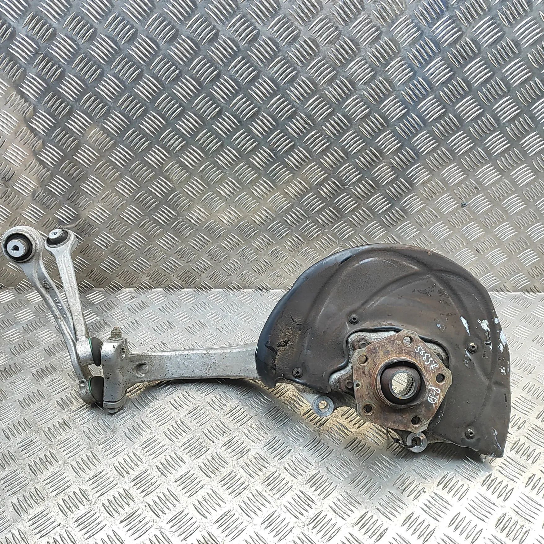 Audi Q7 (4M) Front Right Wheel Hub Front Right Wheel Hub — AUDI Q7 (4M) (2015-PRES...