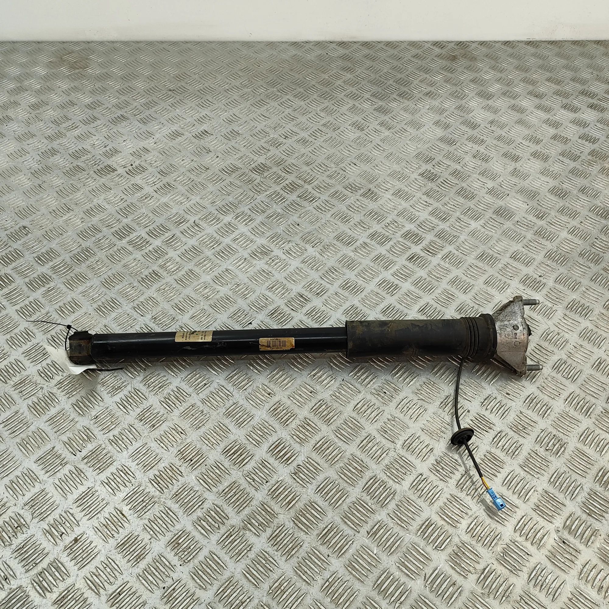 Mercedes-Benz GLA / EQA (H247) Shock absorber — rear right Shock absorber — rear right — MERCEDES BENZ EQA...