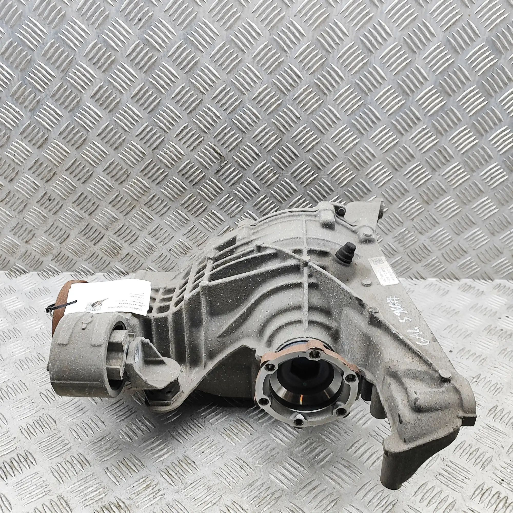 Audi Q5 (FY) takatasauspyörästö Rear differential — AUDI Q5 (FYB, FYG, FYT) (20...