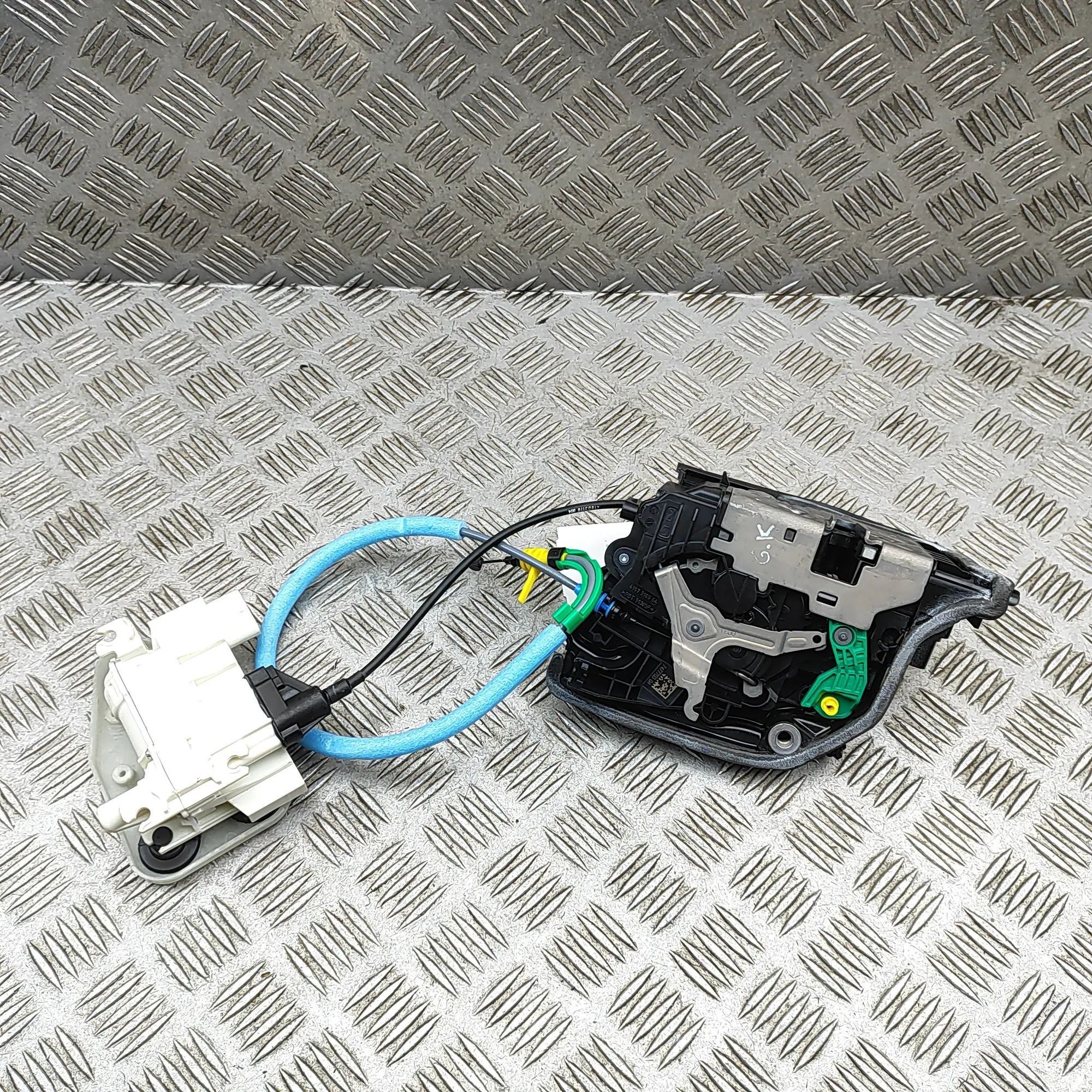 BMW X5 (G05) Door lock — rear left
