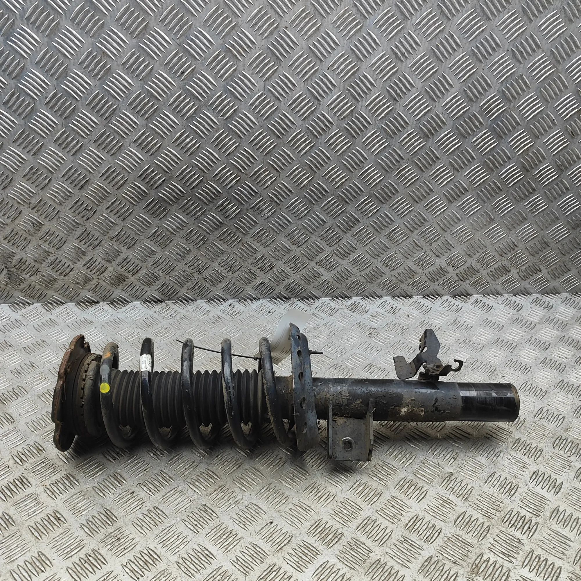Land Rover Range Rover Evoque Shock absorber — front right Shock absorber — front right — LAND ROVER RANGE...