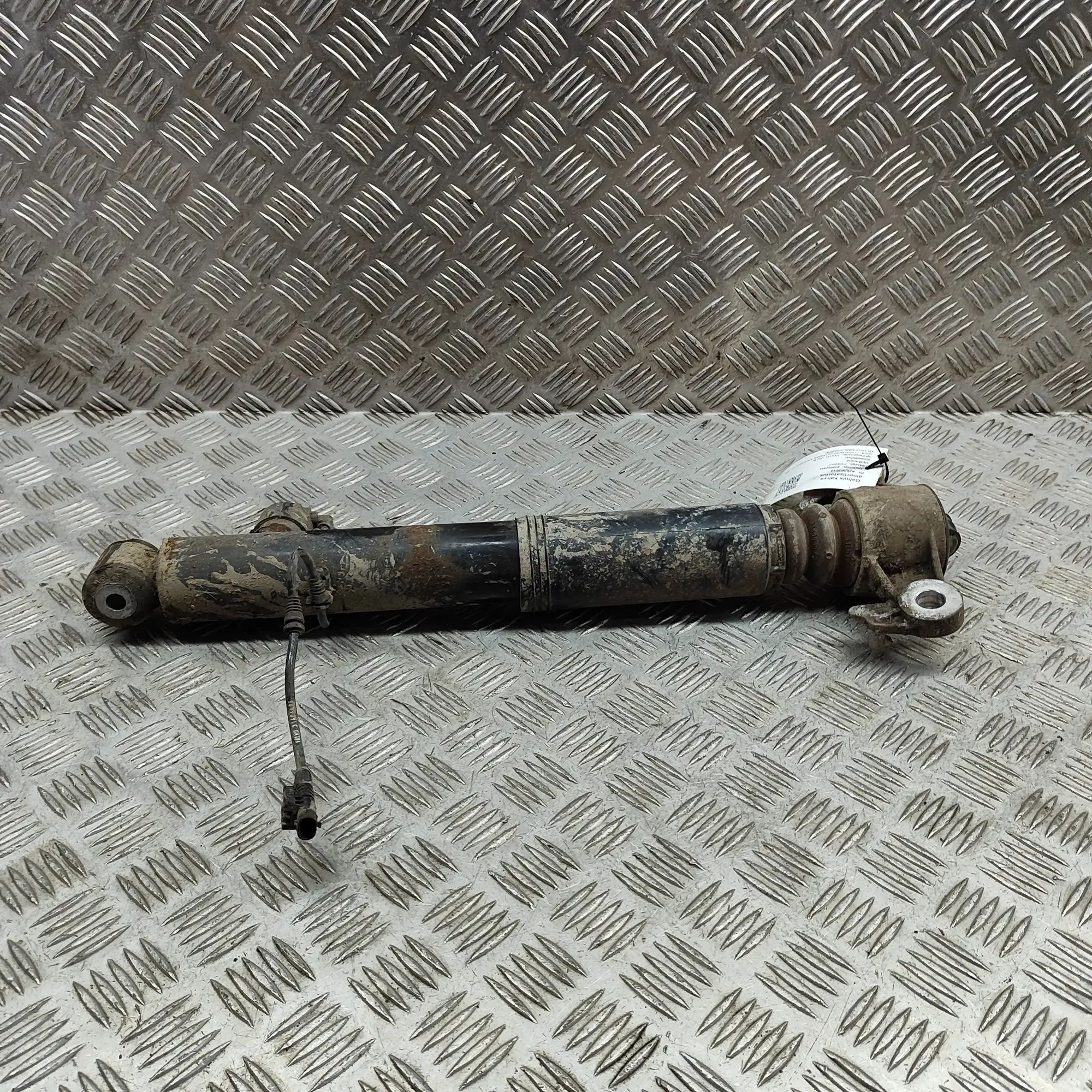 Volvo S60 Rear Left Shock Absorber Rear Left Shock Absorber — VOLVO V60 II / S60 I...