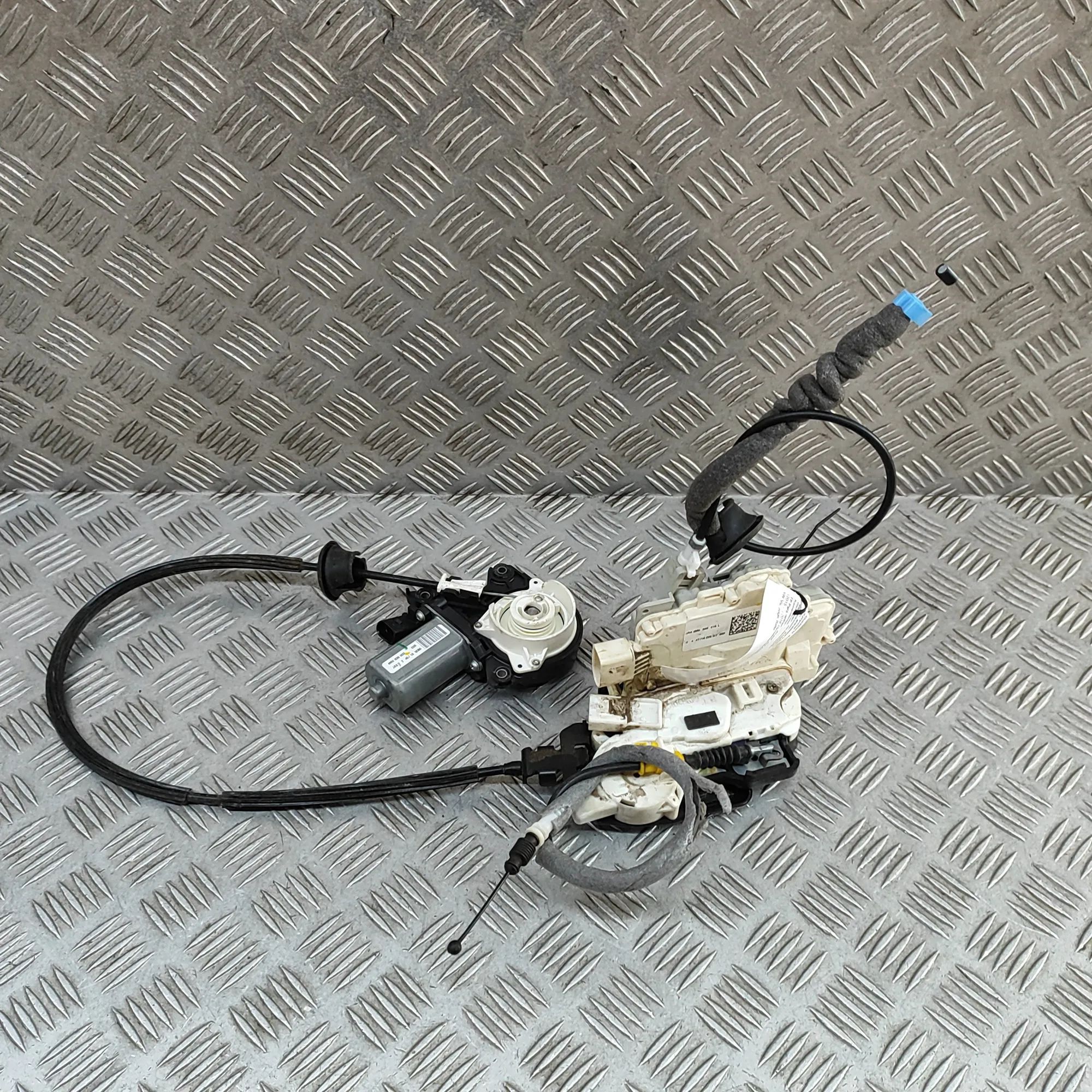 Audi Q7 (4M) Door lock — rear left Door lock — rear left — AUDI Q7 (4M) (2015-PRES...
