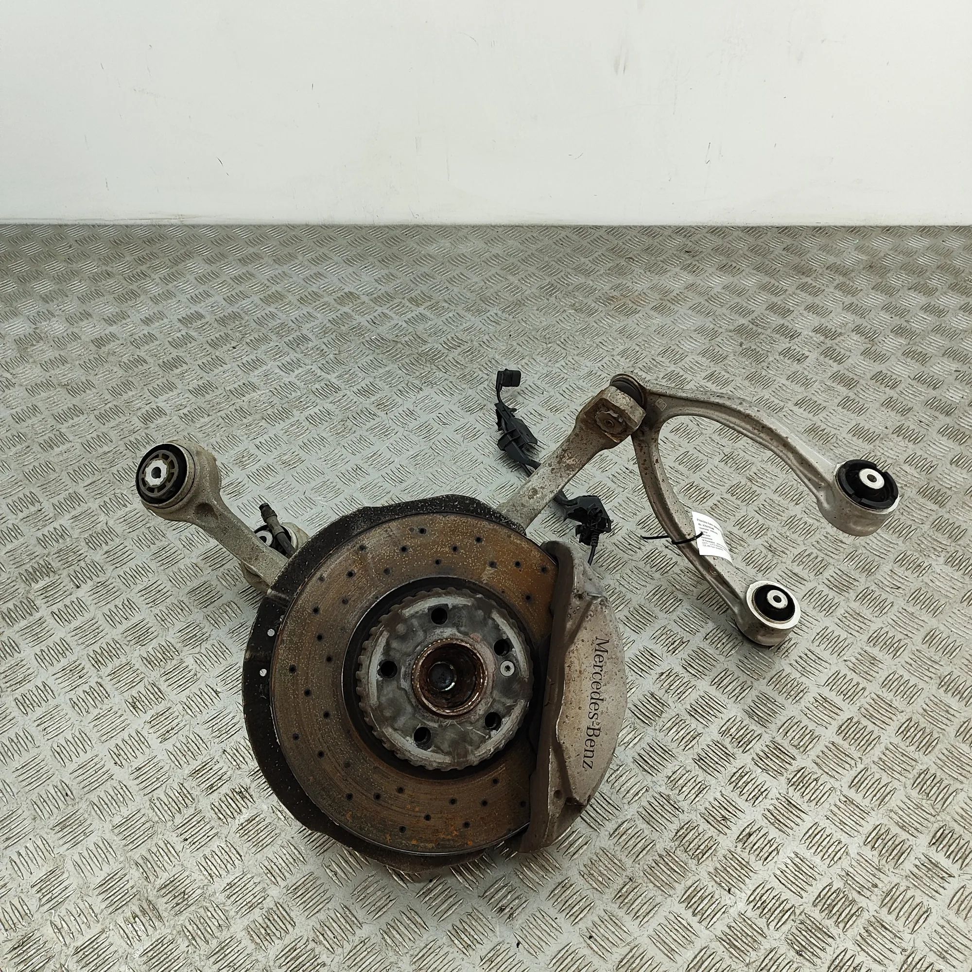 Mercedes-Benz A (W176) Front Left Wheel Hub Front Left Wheel Hub — MERCEDES BENZ C-CLASS (W...