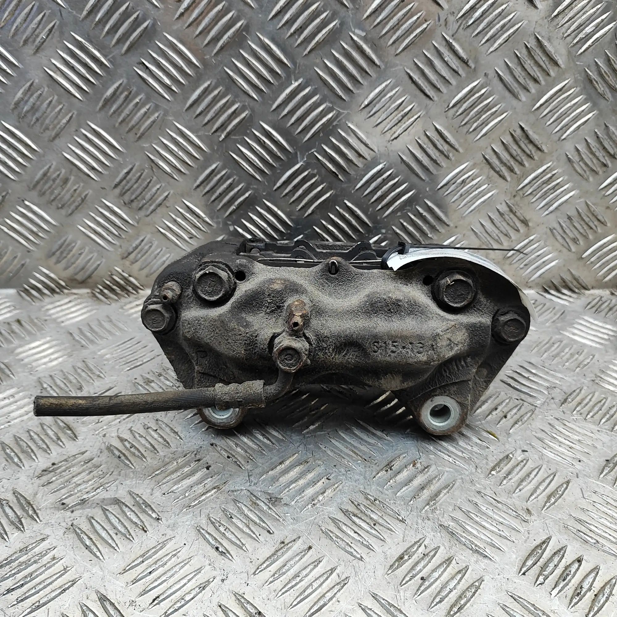 Toyota Land Cruiser 100 Brake caliper — front right Brake caliper — front right — TOYOTA LAND CRUIS...