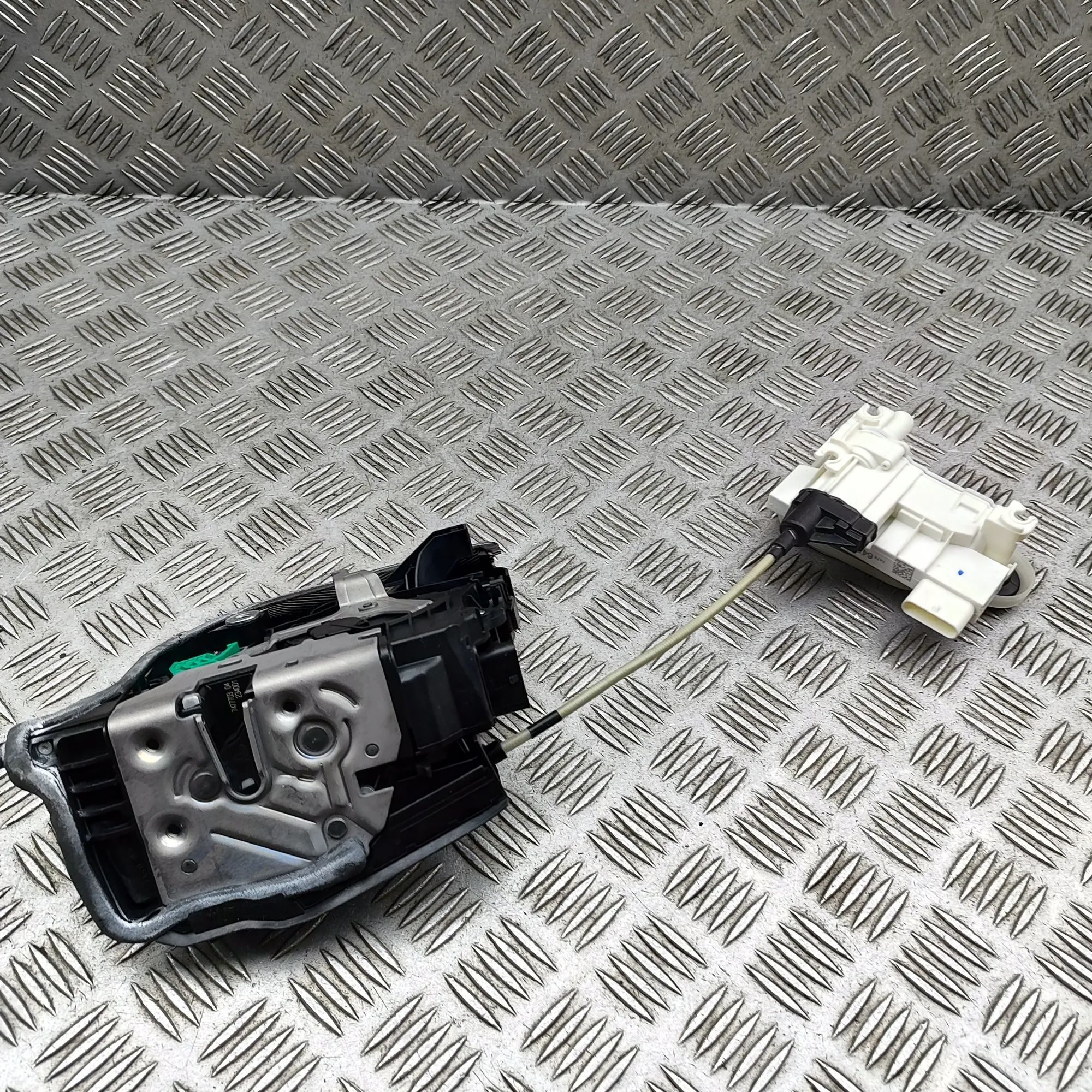 BMW X6 (G06) Door lock — rear left