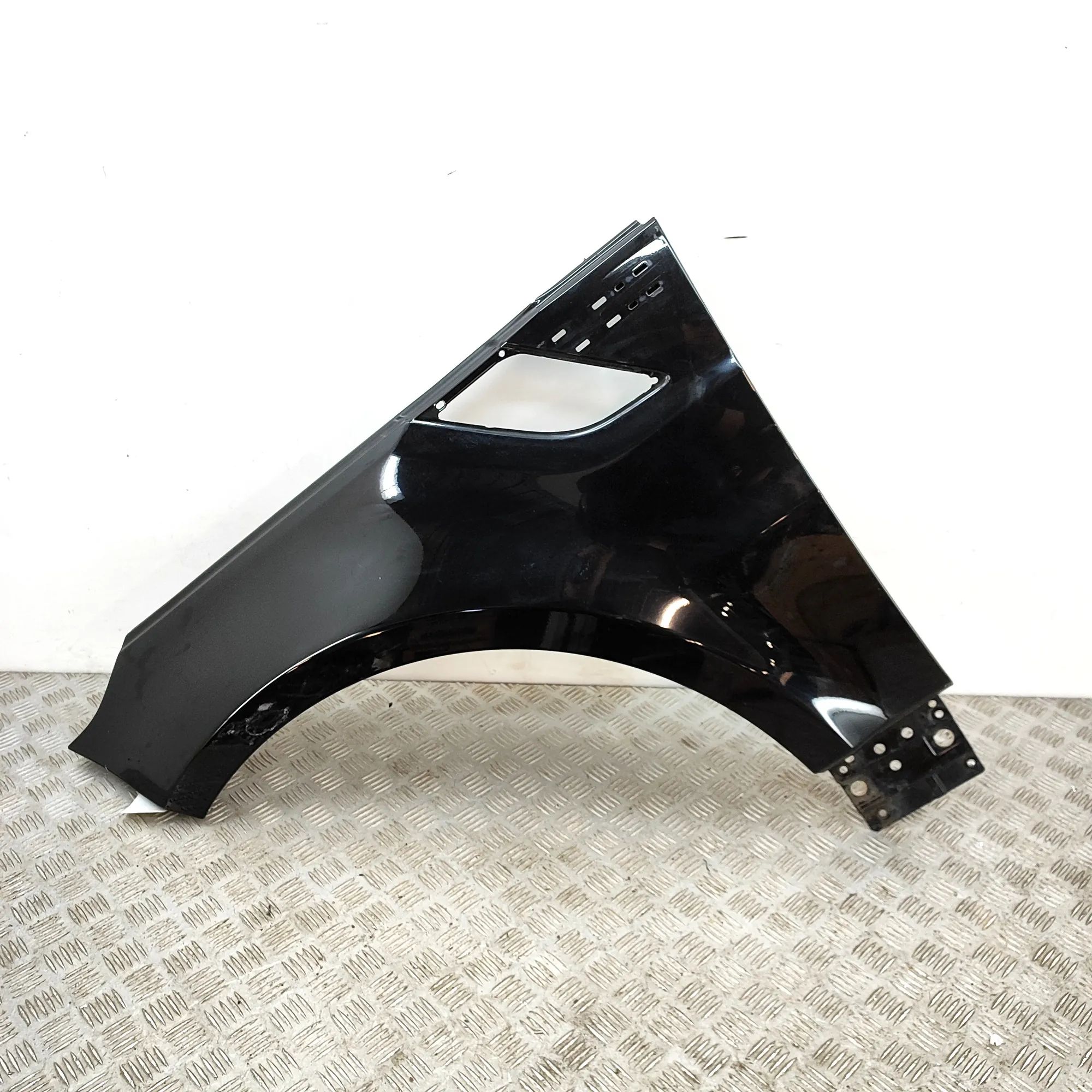 Land Rover Range Rover Sport (L494) Front Left Fender Front Left Fender — LAND ROVER RANGE ROVER SPOR...