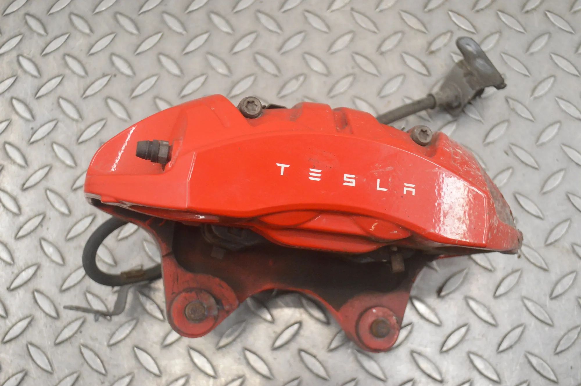 Tesla Model 3 Front Left Brake Caliper Front left brake caliper — TESLA MODEL 3 (2017-...