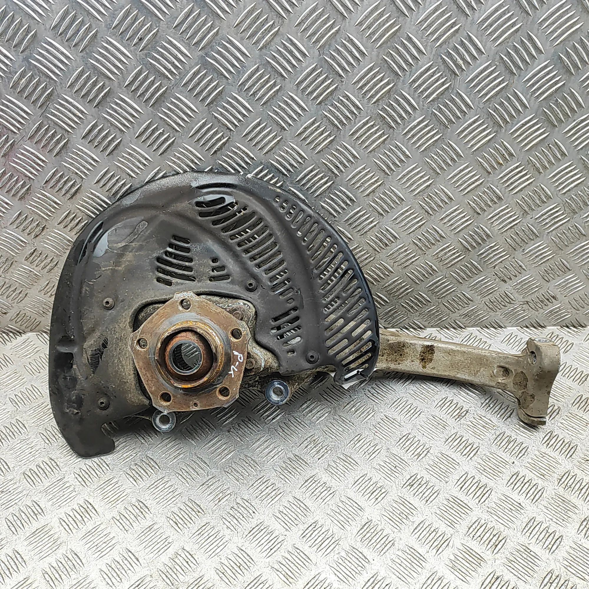 Volkswagen Touareg Front Left Wheel Hub Front Left Wheel Hub — VW TOUAREG (CR7) (2017-P...