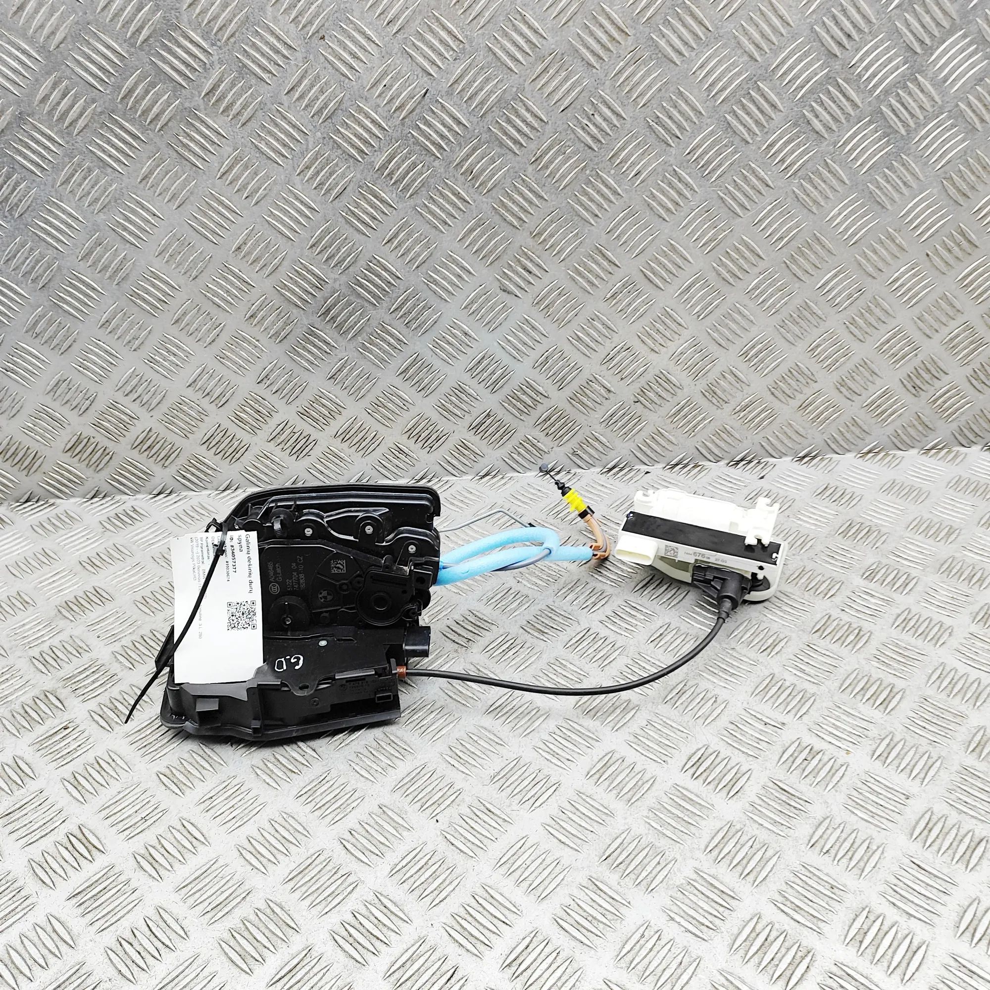 BMW X7 (G07) Door lock — rear right