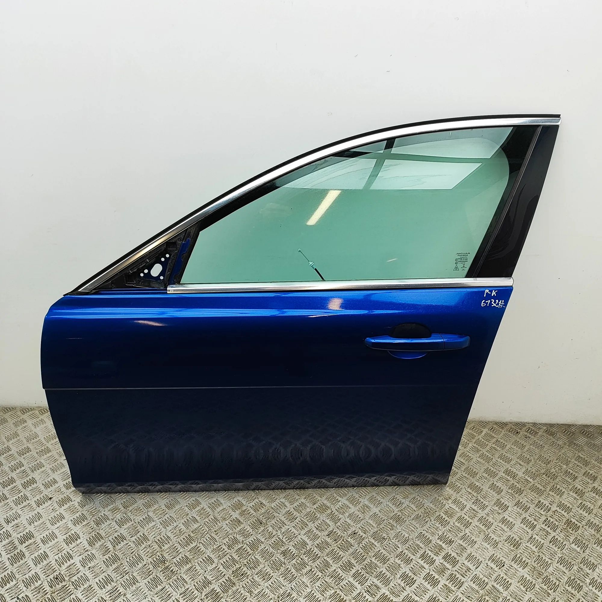 Jaguar XE Door — front left Door — front left — JAGUAR XE (X760) (2015-2024...