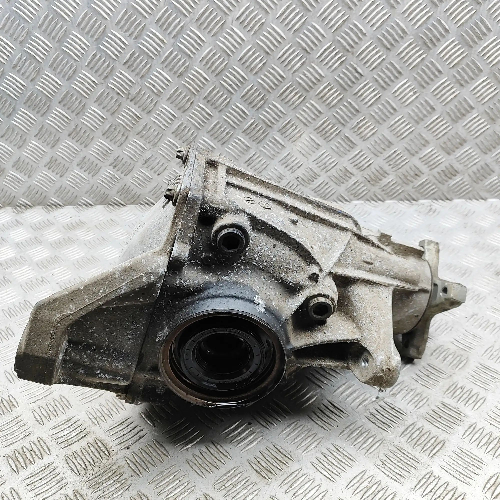 Mercedes-Benz A (W176) takatasauspyörästö Rear differential — MERCEDES BENZ S-CLASS (W222...