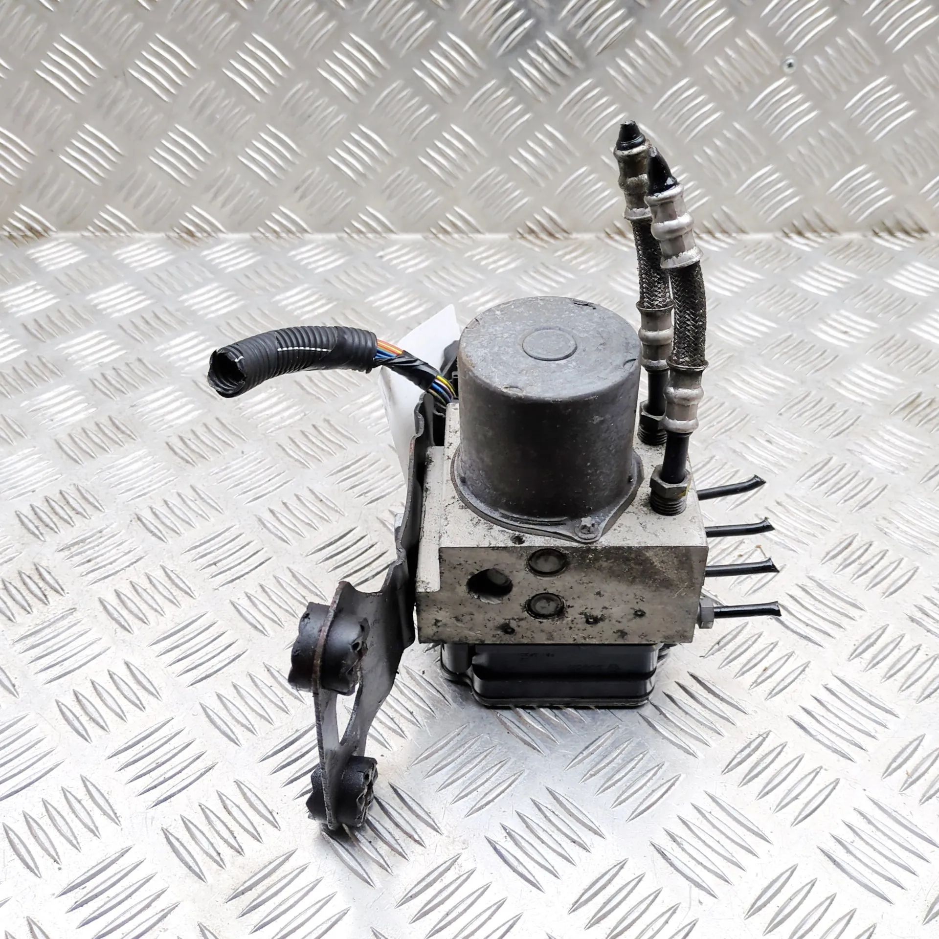 Land Rover Range Rover Sport (L494) ABS hydraulic pump ABS Pump — LAND ROVER RANGE ROVER SPORT (L494) ...