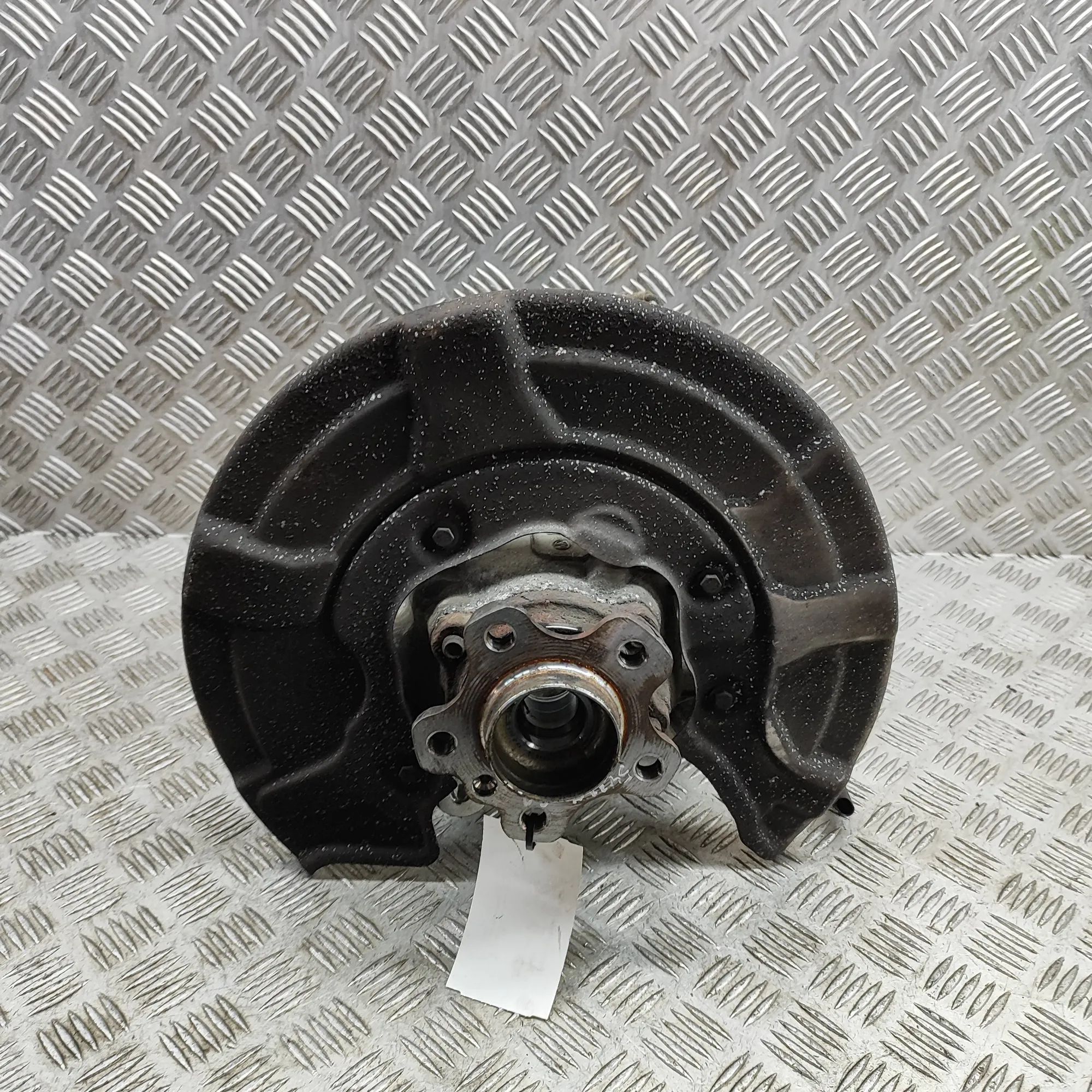BMW 8 (G15) Rear Right Wheel Hub