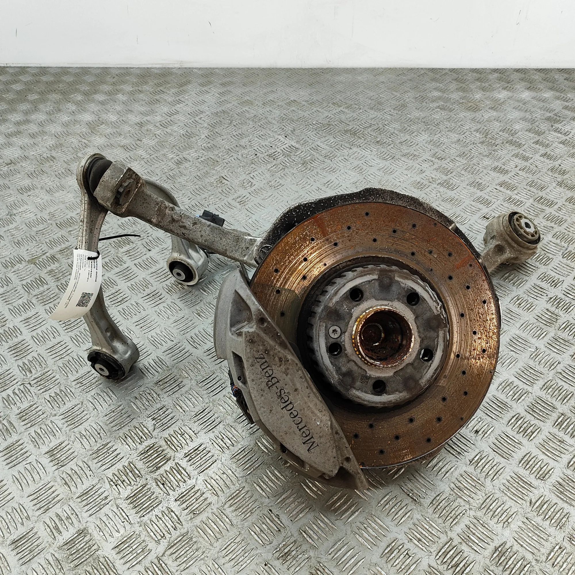 Mercedes-Benz A (W176) Front Right Wheel Hub Front Right Wheel Hub — MERCEDES BENZ C-CLASS (...