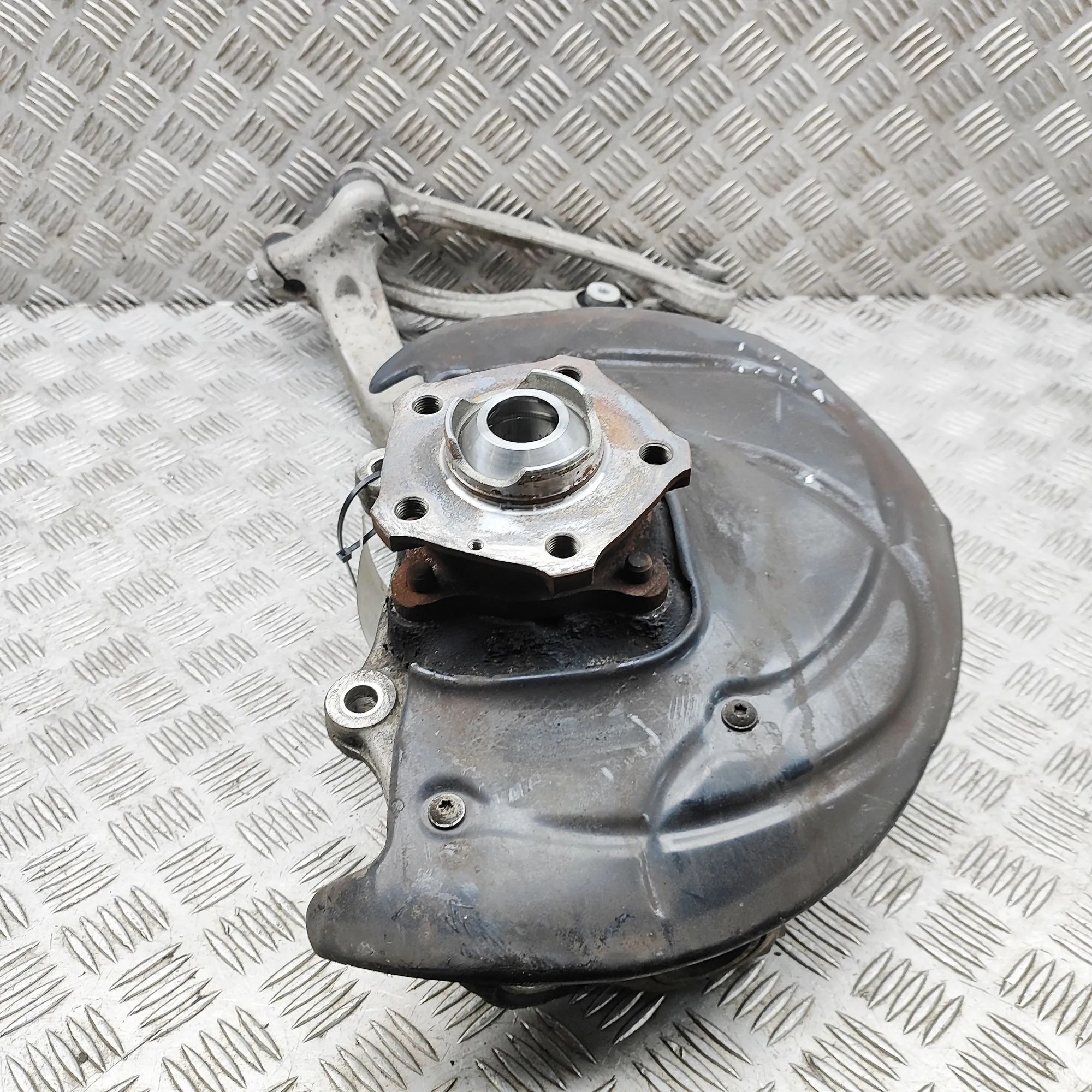 Audi Q7 (4M) Front Right Wheel Hub Front Right Wheel Hub — AUDI Q7 (4M) (2015-PRES...