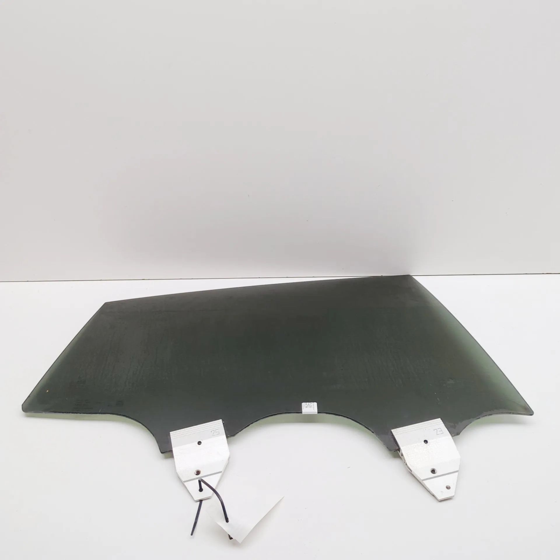 Porsche Taycan Right rear door window Right rear door window — PORSCHE TAYCAN (9J) (2...