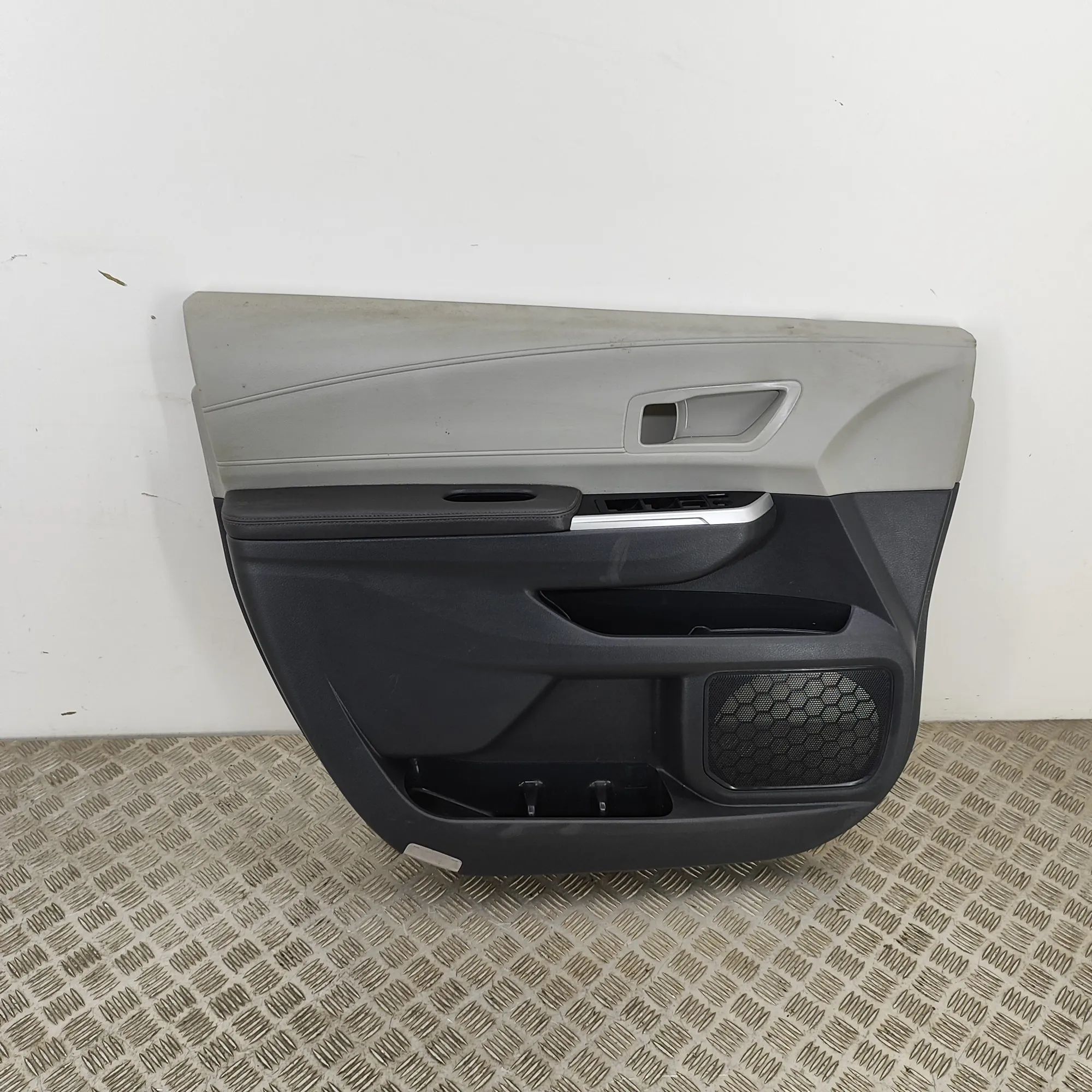 Toyota Sienna Front Left Door Panel Front Left Door Panel — TOYOTA SIENNA (_L4_) (2...