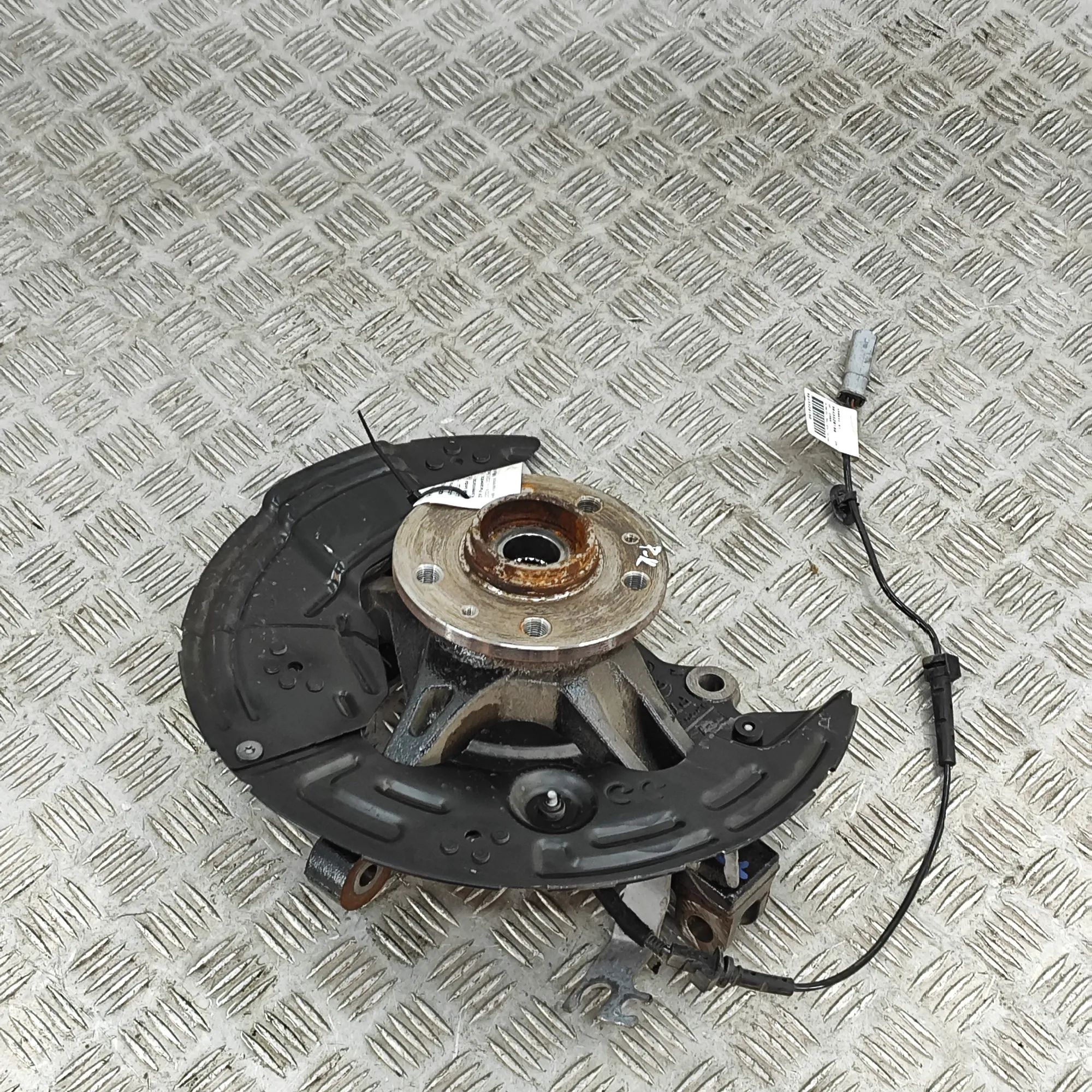 Peugeot 5008 Front Left Wheel Hub Front Left Wheel Hub — PEUGEOT 5008 (III KA, KB...