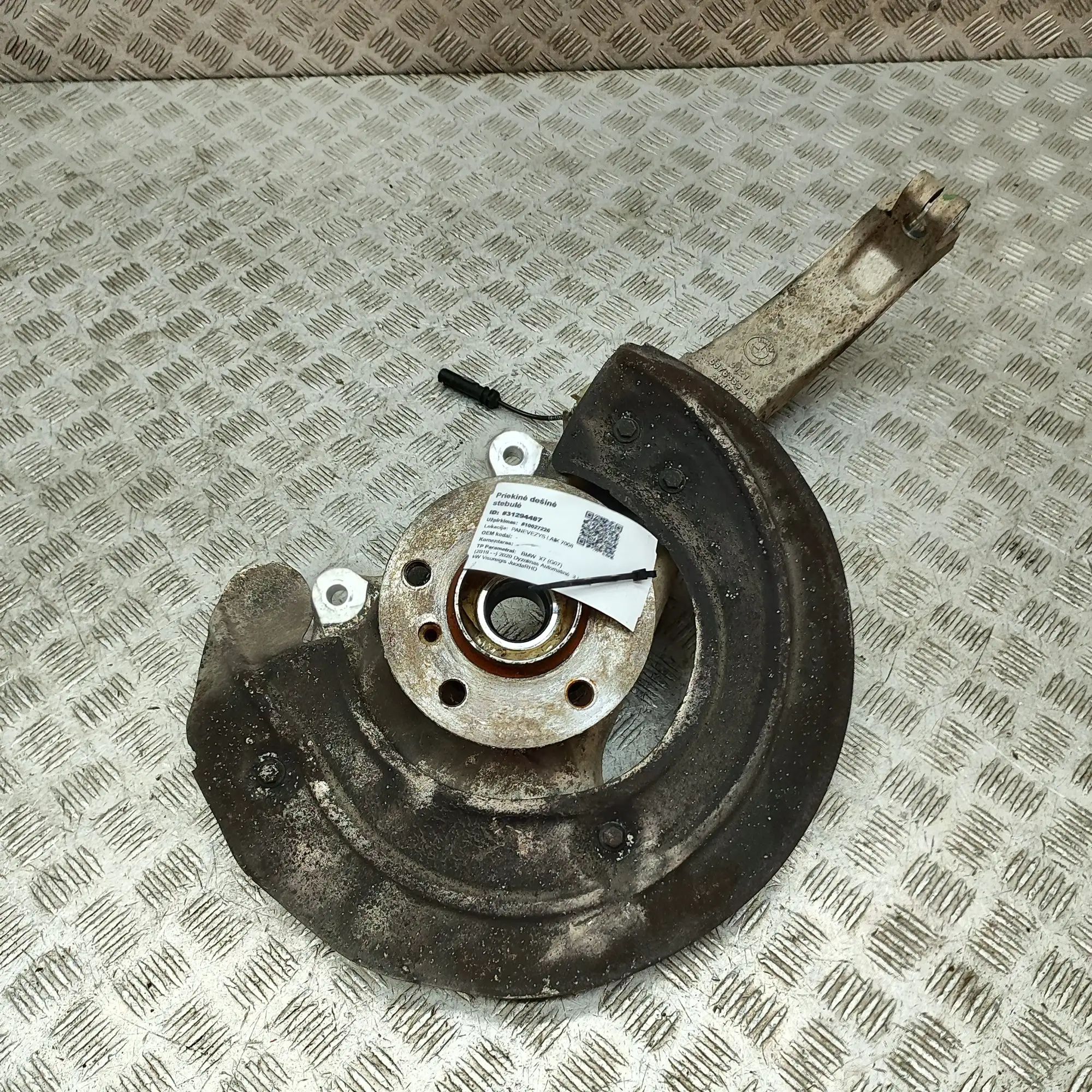 BMW X7 (G07) Front Right Wheel Hub