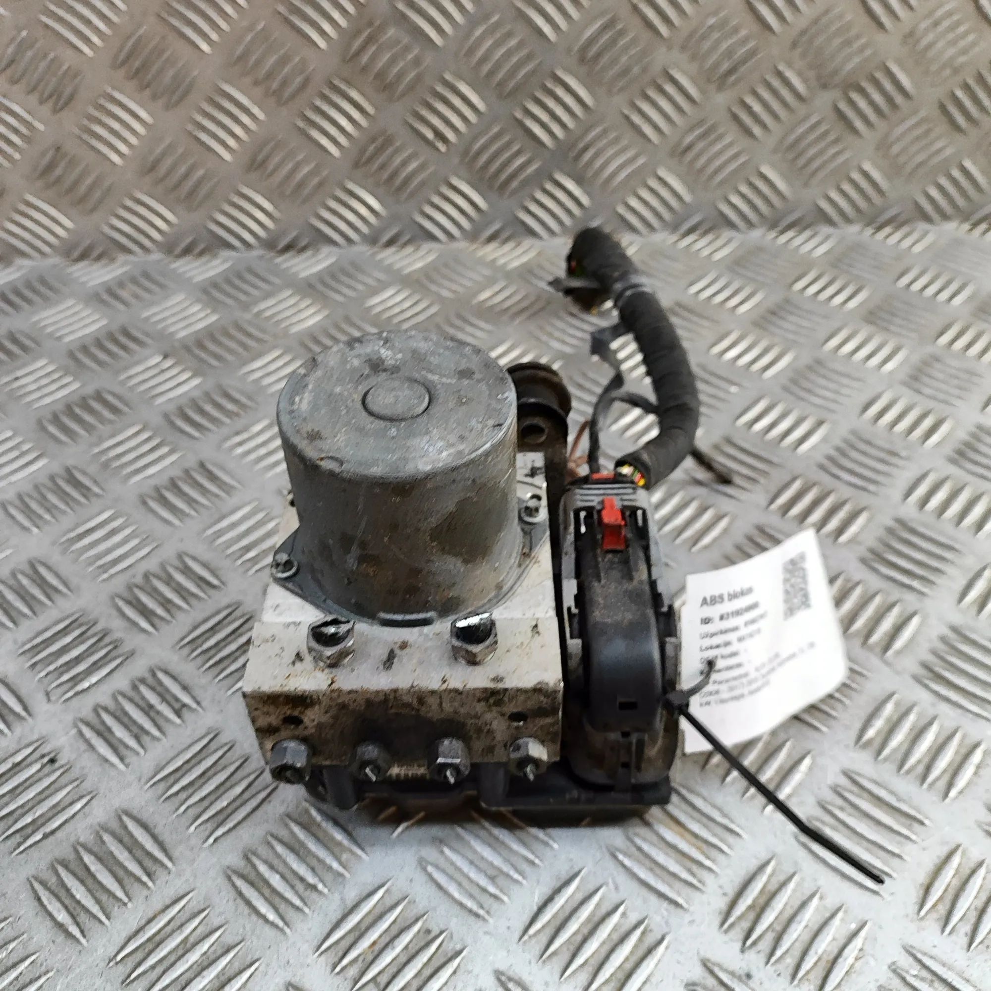 Audi Q5 (8R) ABS hydraulic pump ABS Pump — AUDI Q5 (8R) (2008-2016) — 8R0907379...