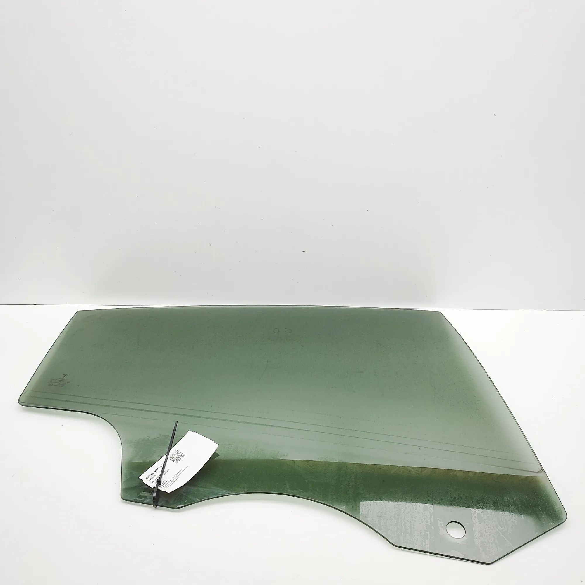 Tesla Model Y Right rear door window Right rear door window — TESLA MODEL Y (5YJY) (...