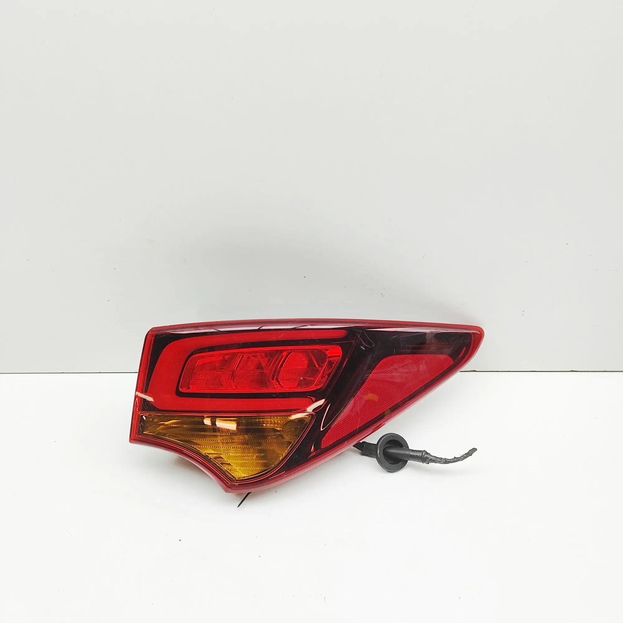 Hyundai Santa Fe Rear Right Tail Light Rear Right Tail Light — HYUNDAI SANTA FE (DM) (...