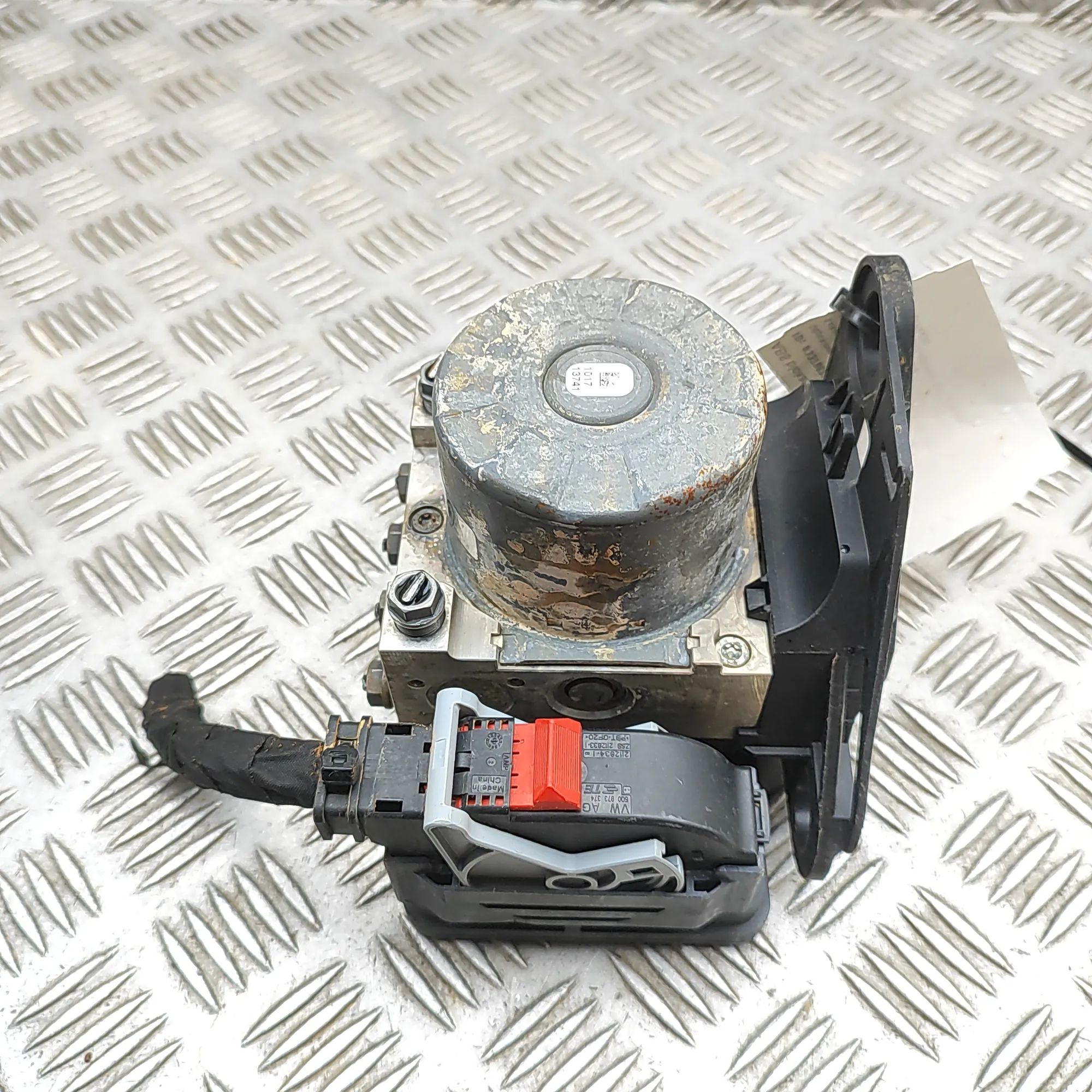 Audi Q3 (F3) ABS Hydraulipumppu ABS Pump — AUDI Q3 (F3) (2018-PRESENT) — 5QA614...