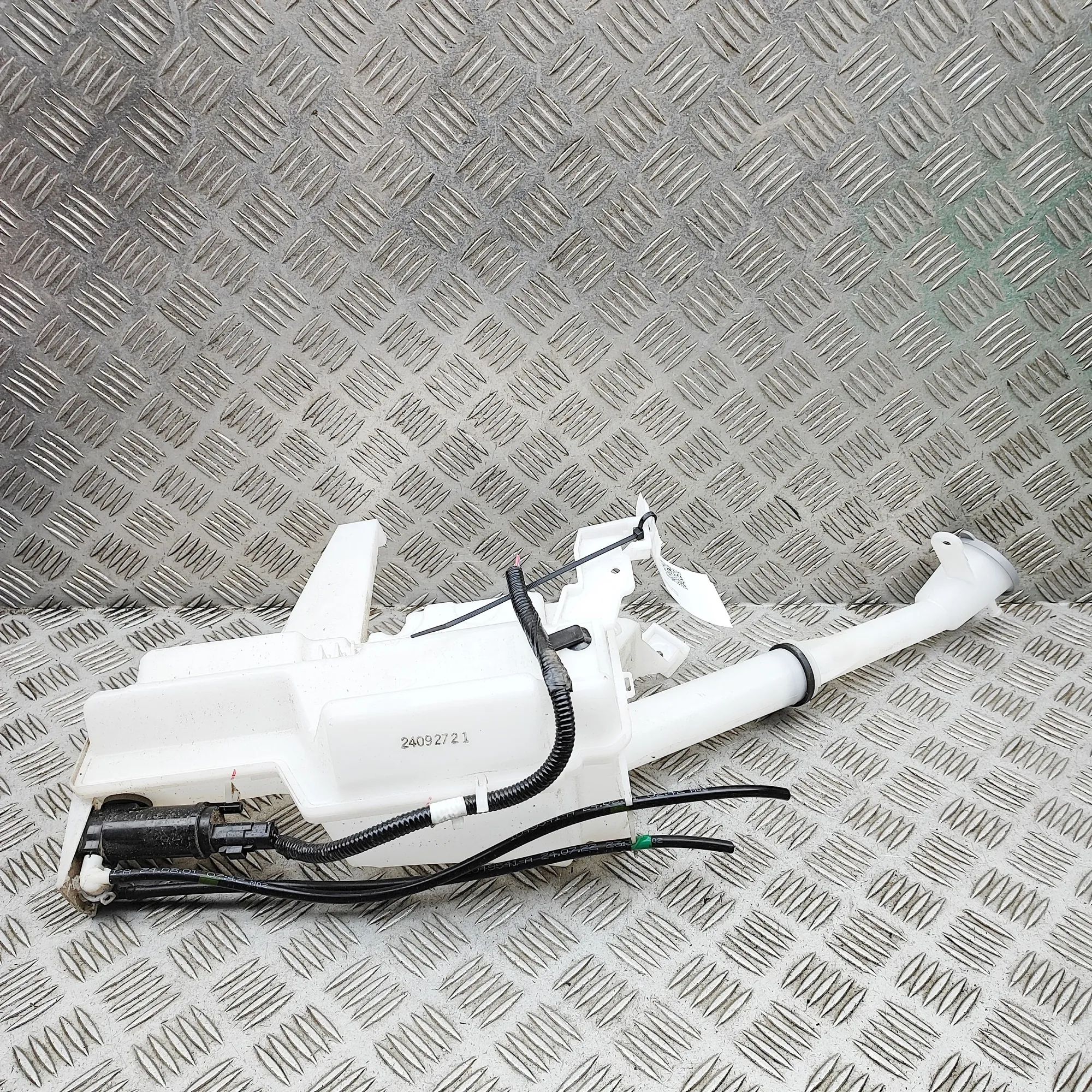 Nissan Ariya Window Washer Tank