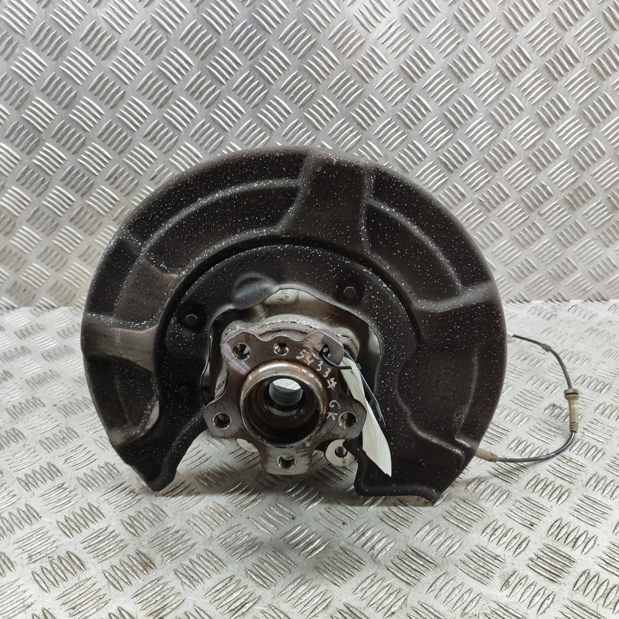 BMW 8 (G15) Rear Left Wheel Hub Spindle