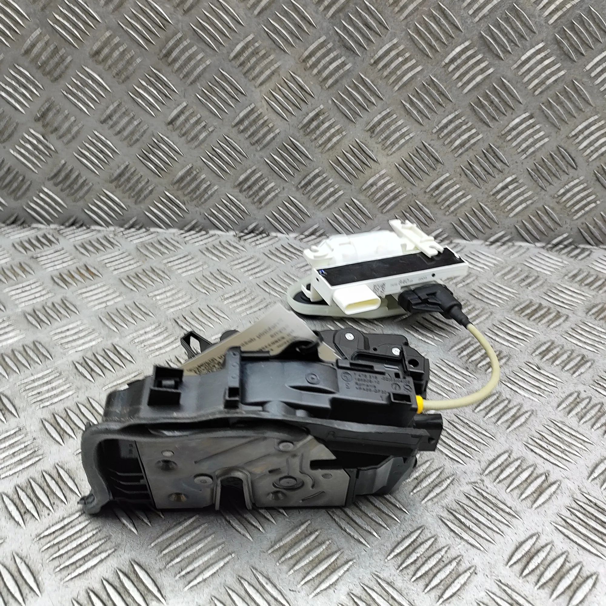 BMW X6 (G06) Front Right Door Lock