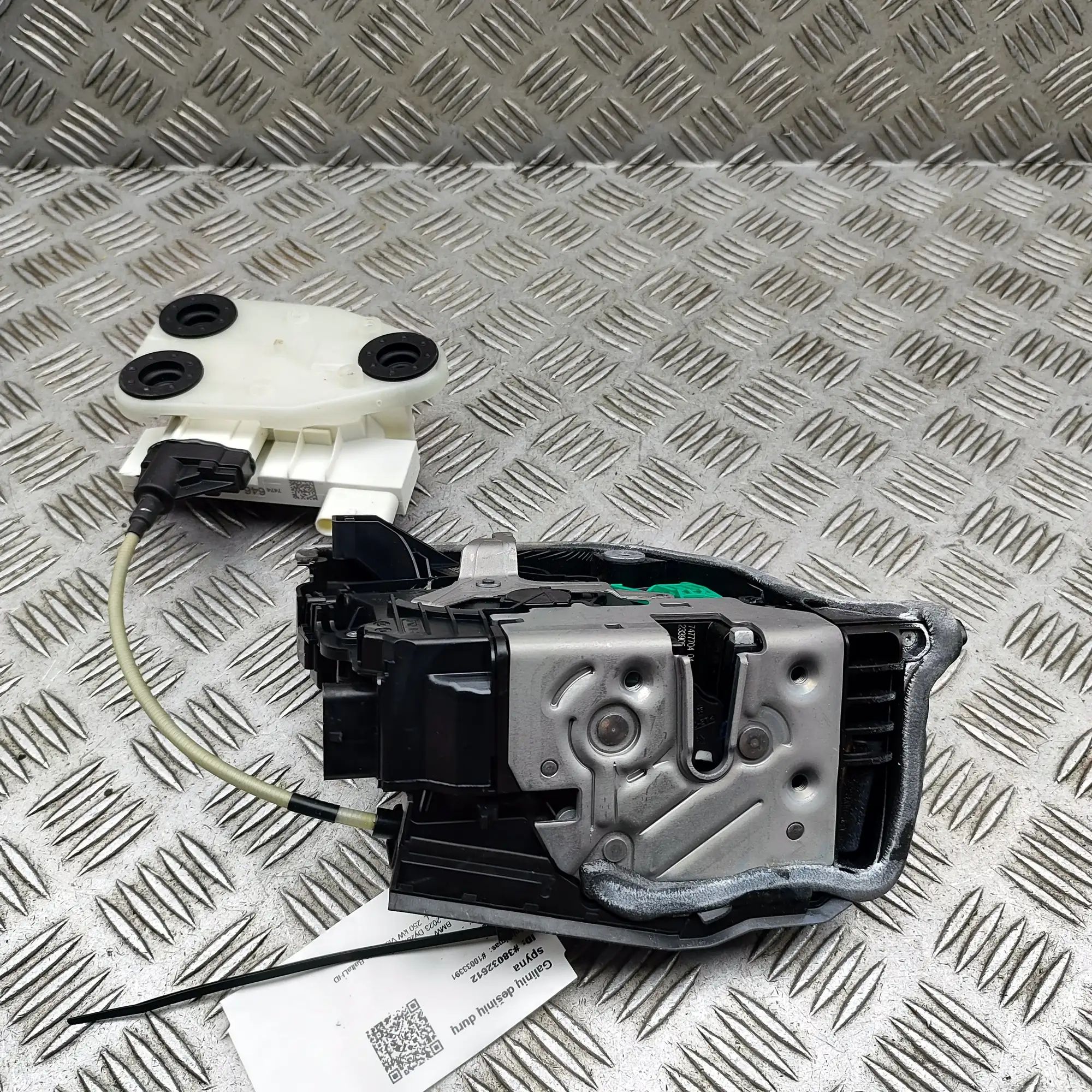 BMW X6 (G06) Door lock — rear right