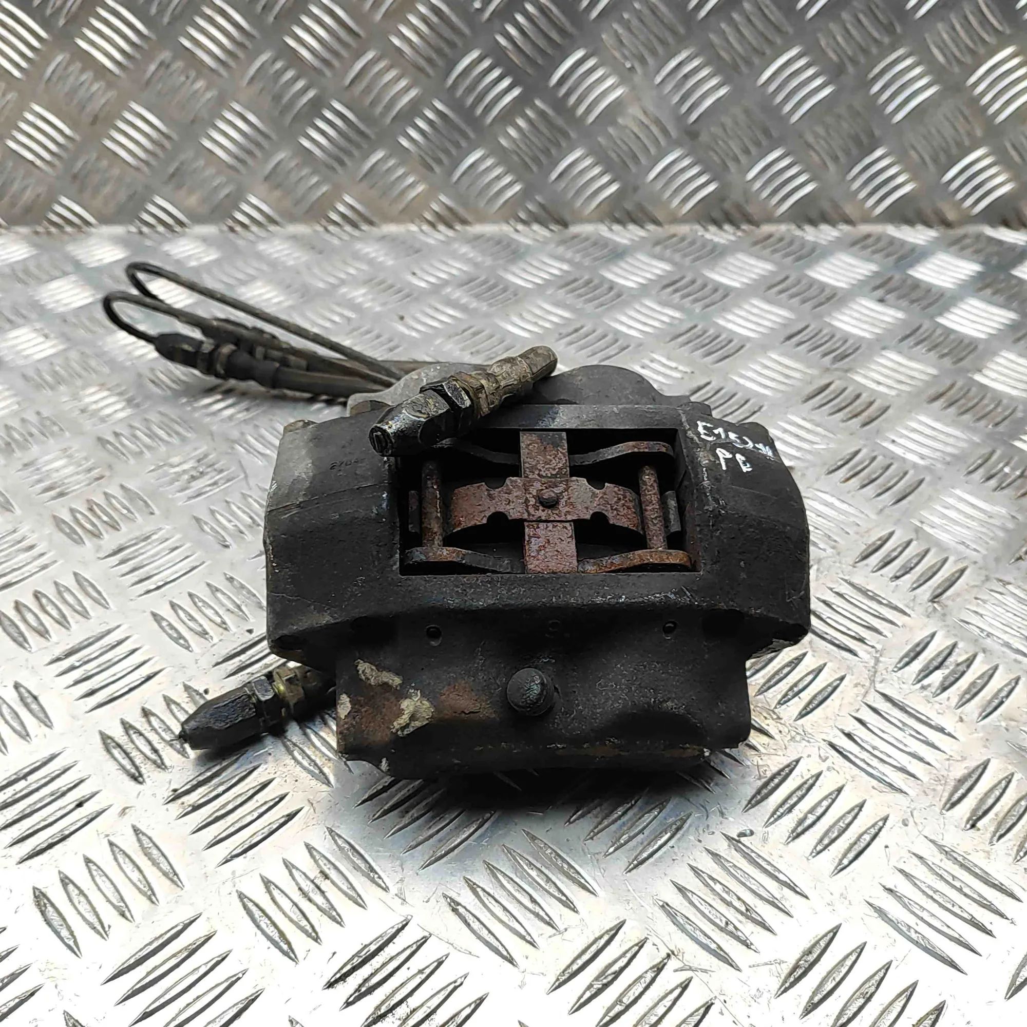 Maserati Biturbo (2, 4, Spyder, Karif) Brake caliper — front right Brake caliper — front right — MASERATI 425 (198...