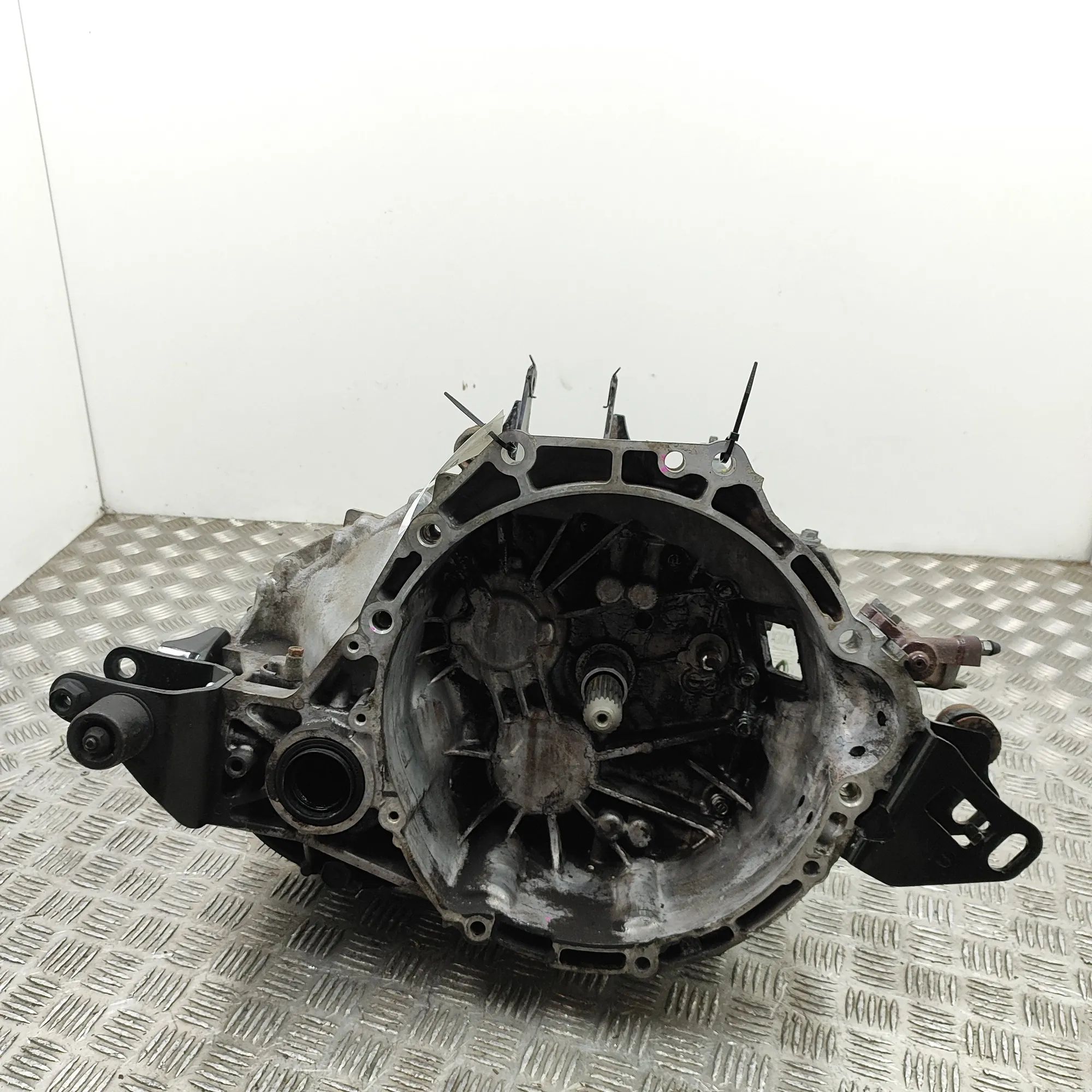Toyota Avensis (T27) Gearbox Gearbox — TOYOTA AVENSIS (T270) (2009-2018) — 1...