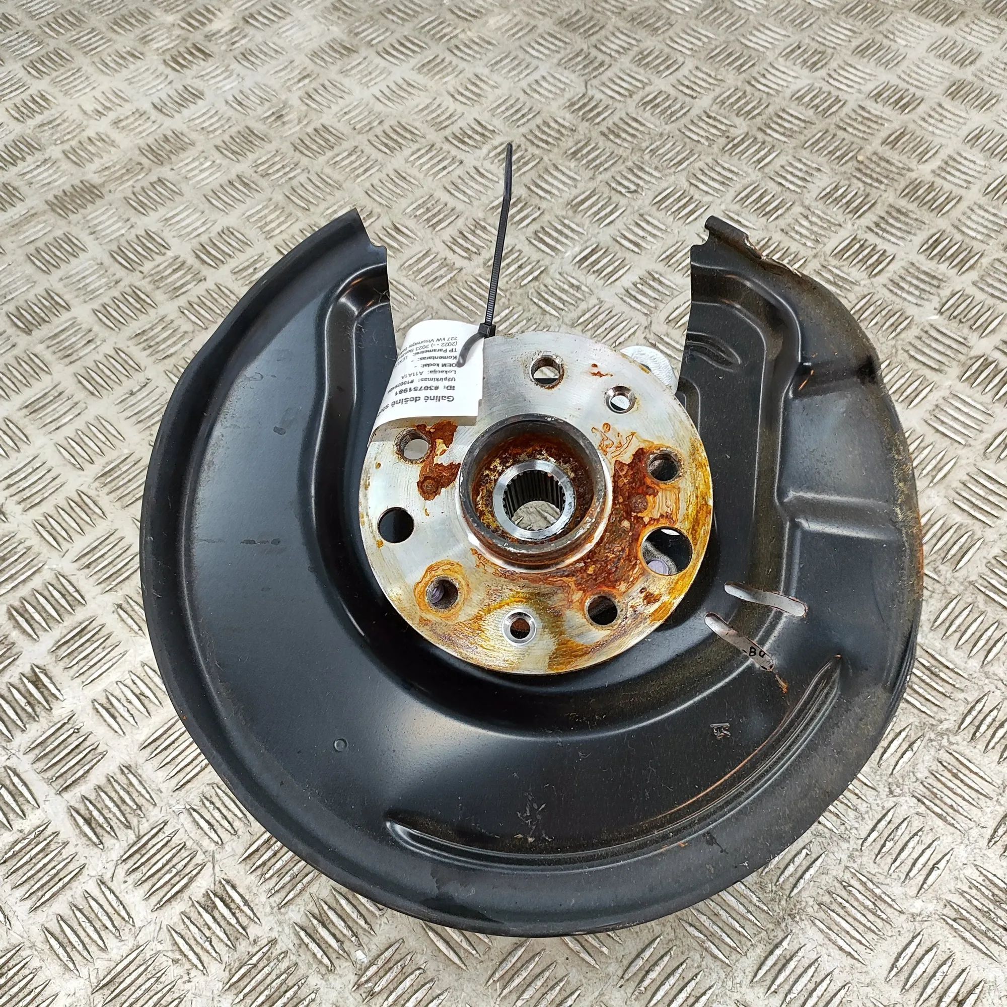 Lexus RX Rear Right Wheel Hub Rear Right Wheel Hub — LEXUS RX (_LA1_, _LH1_) ...