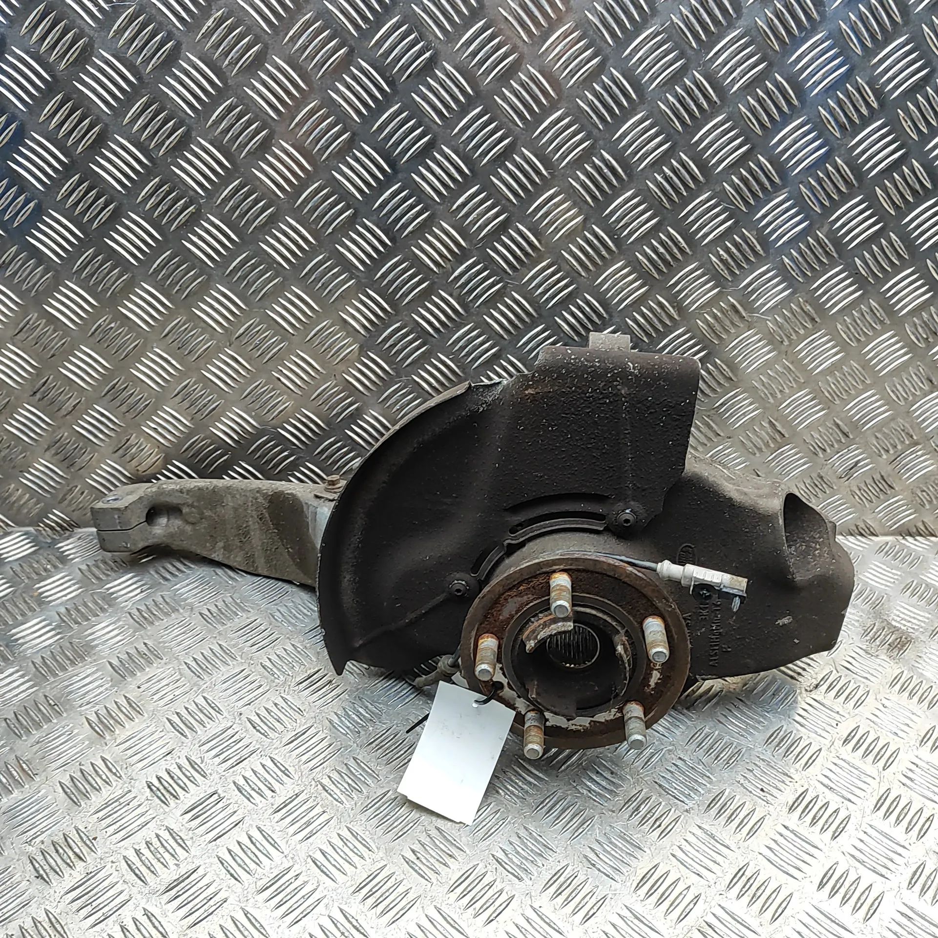 Land Rover Discovery Front Right Wheel Hub Front Right Wheel Hub — LAND ROVER DISCOVERY (V...