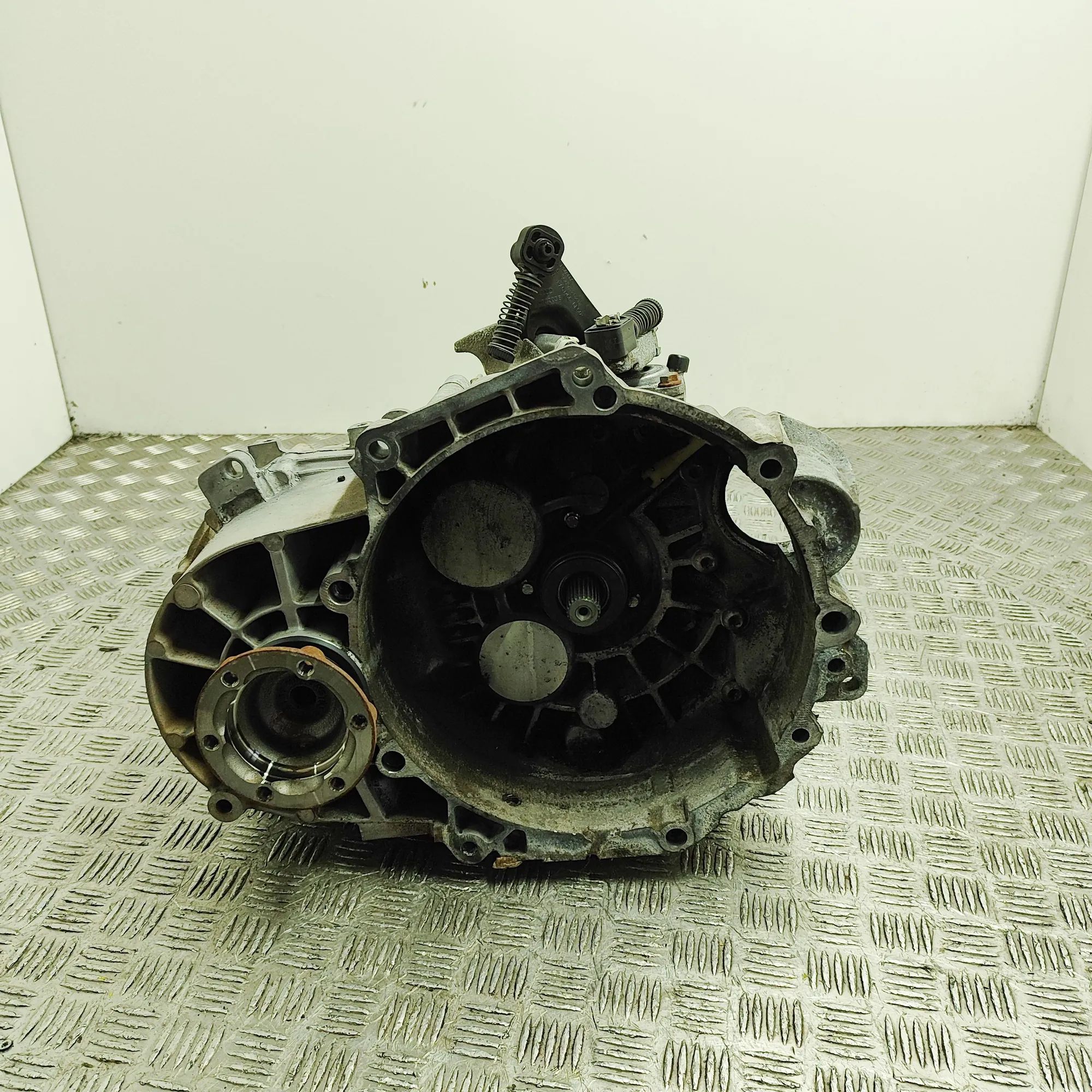 Volkswagen Passat (B8) Gearbox Gearbox — VW PASSAT B8 (3G) / ALLTRACK (2014-20...