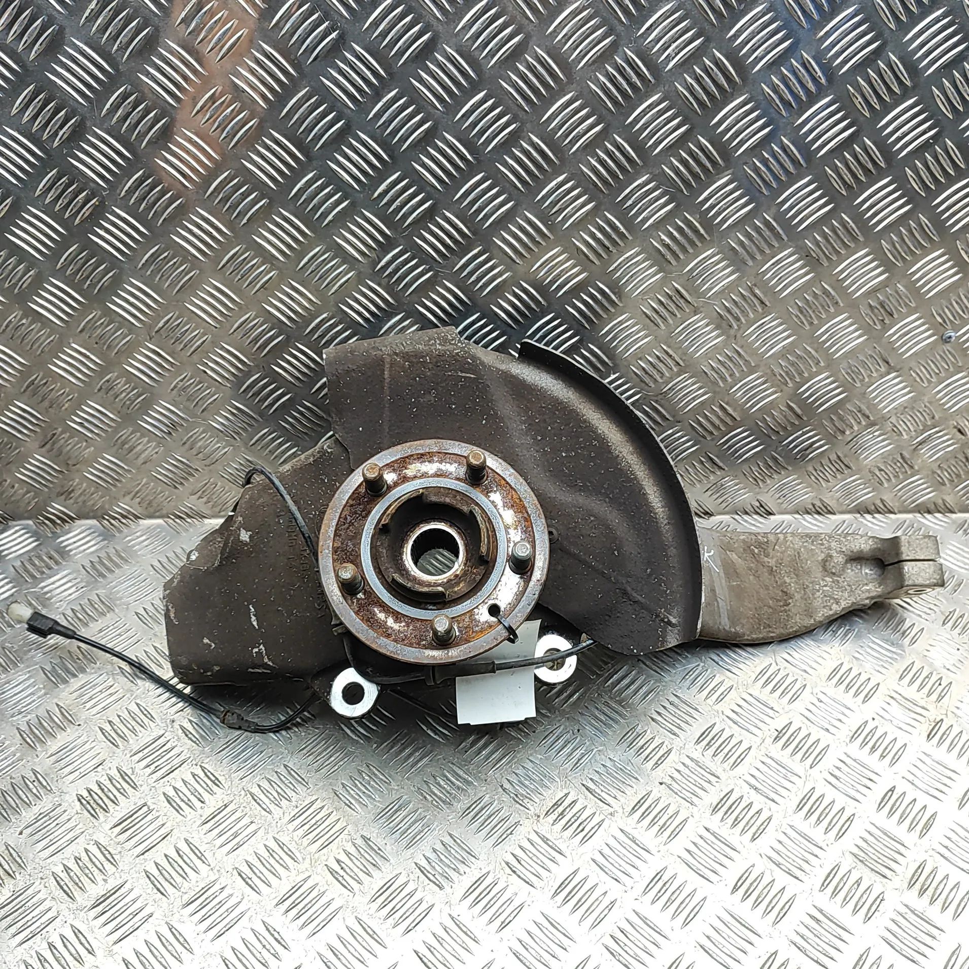 Land Rover Discovery Front Left Wheel Hub Front Left Wheel Hub — LAND ROVER DISCOVERY (V ...