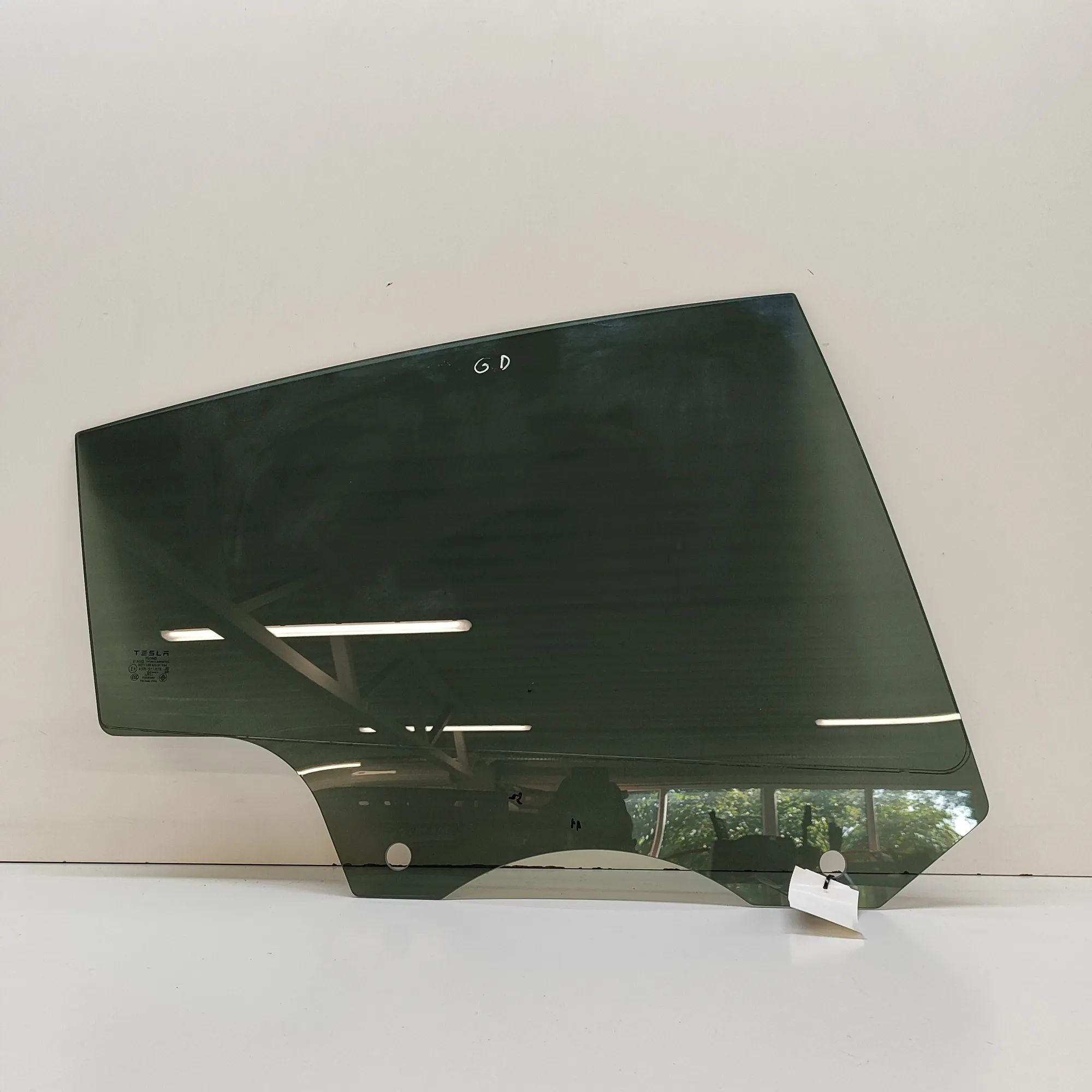 Tesla Model Y Right rear door window Right rear door window — TESLA MODEL Y (5YJY) (...